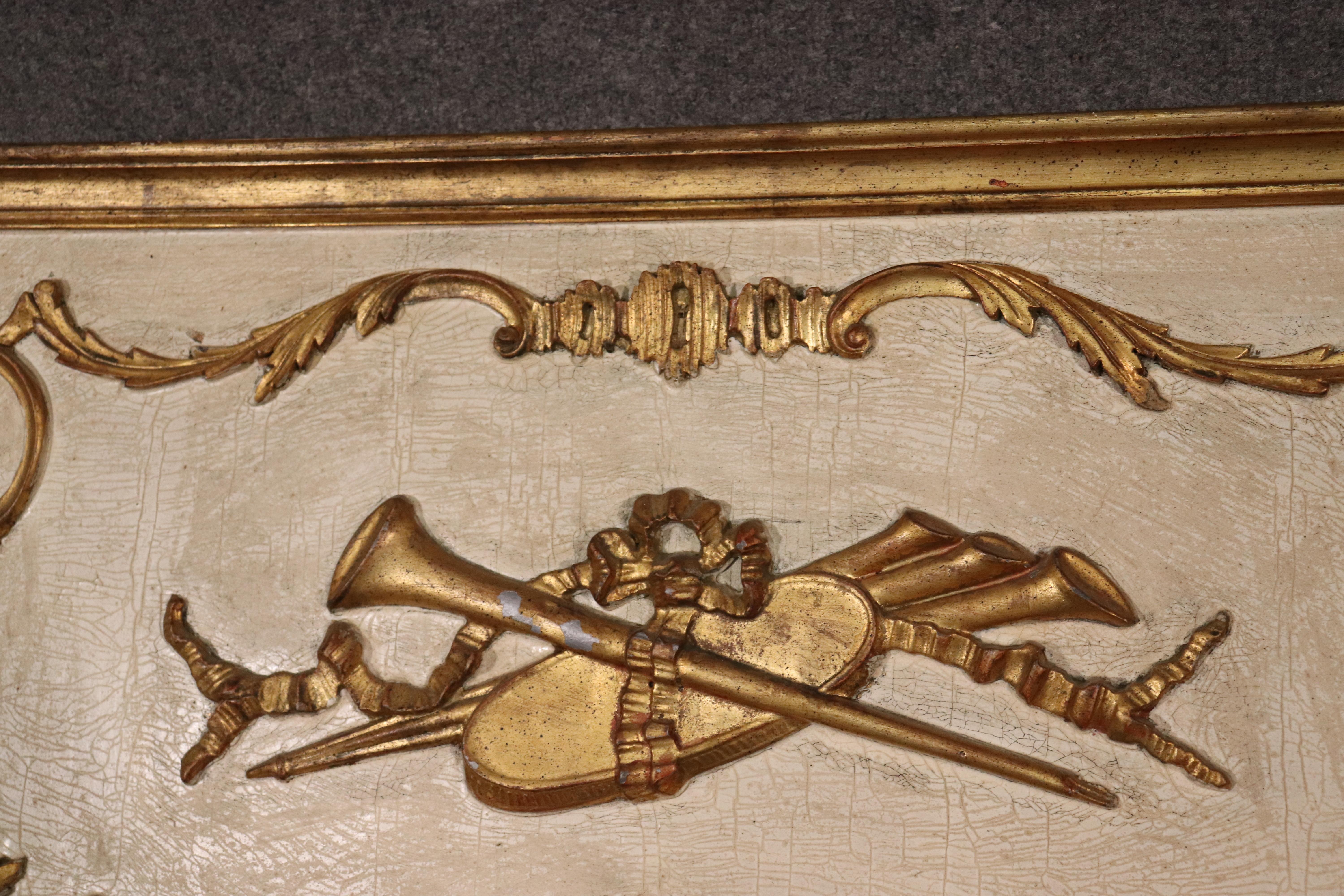 Grand miroir français Trumeau doré Crme, miroir Louis XV fabriqué en Italie Bon état - En vente à Swedesboro, NJ