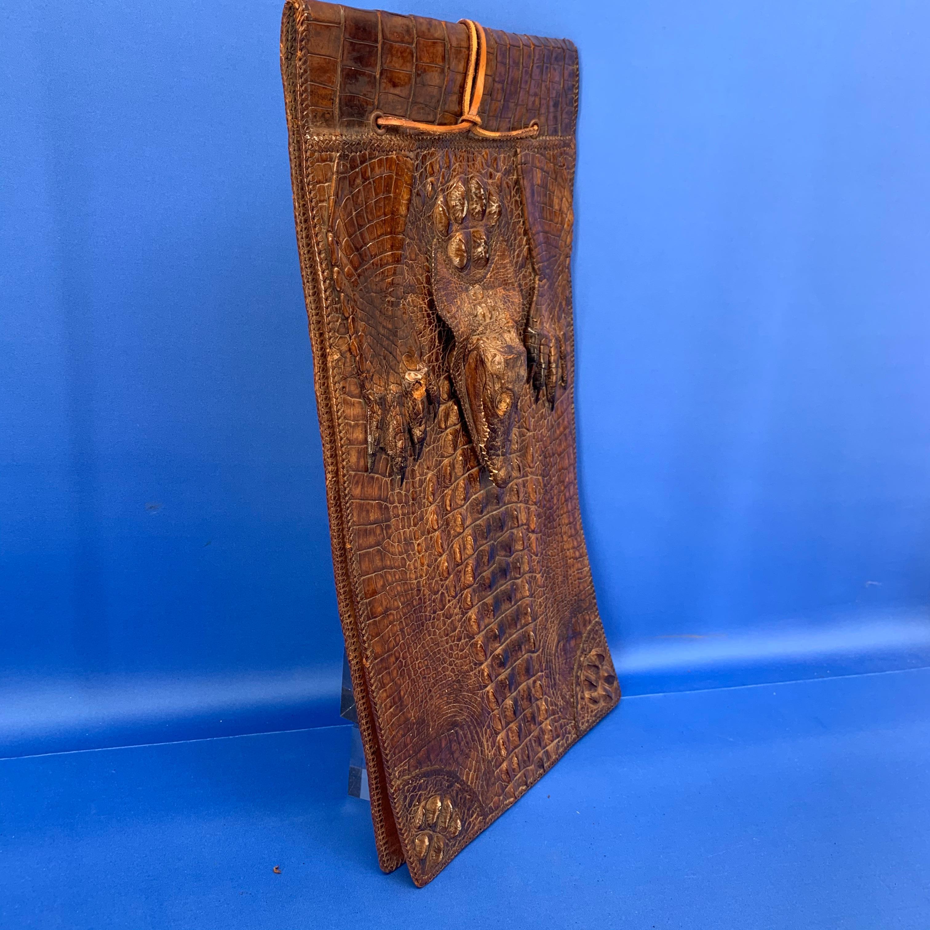 Grand Portefeuille Attaché Crocodile Accessoire de bureau en vente 3