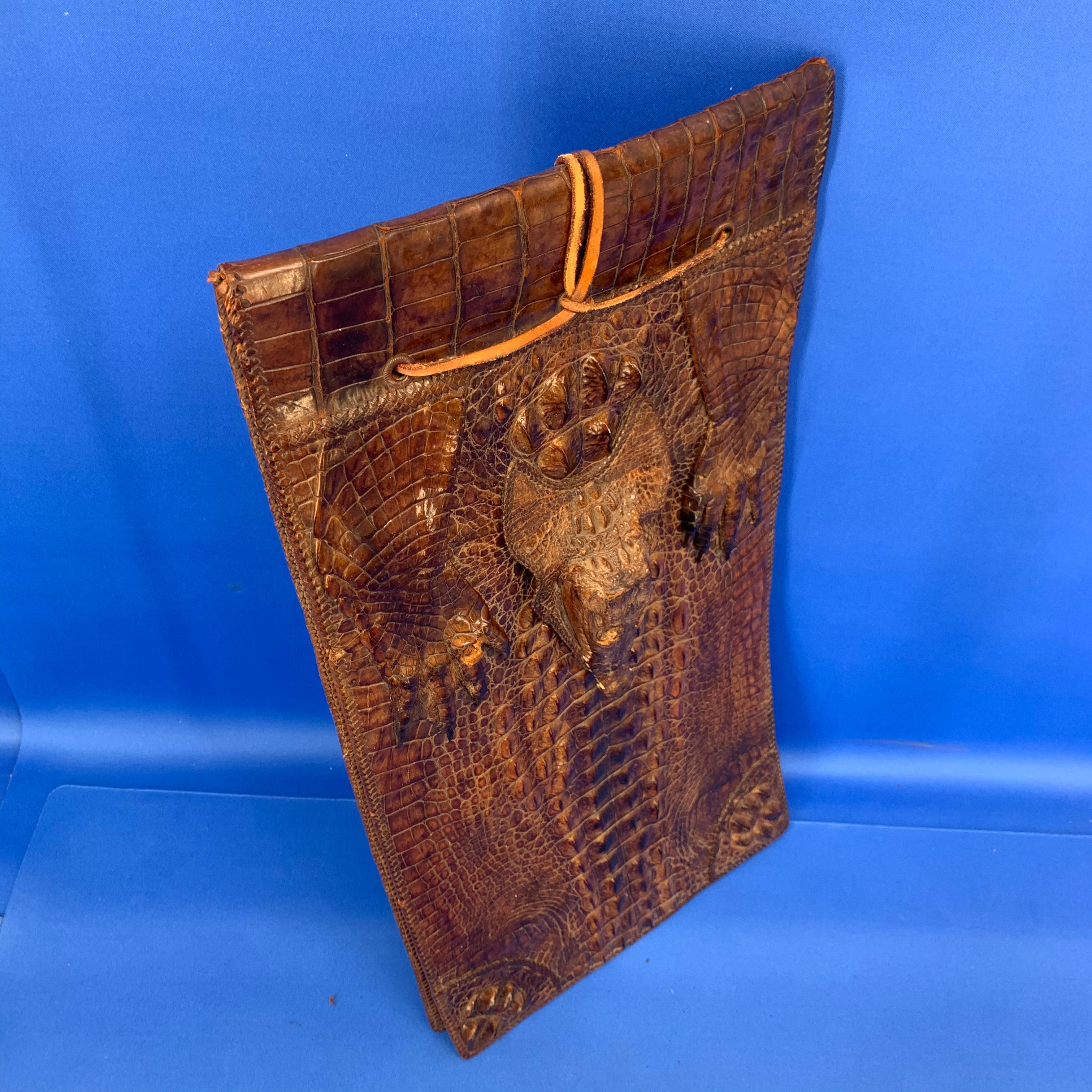 20ième siècle Grand Portefeuille Attaché Crocodile Accessoire de bureau en vente