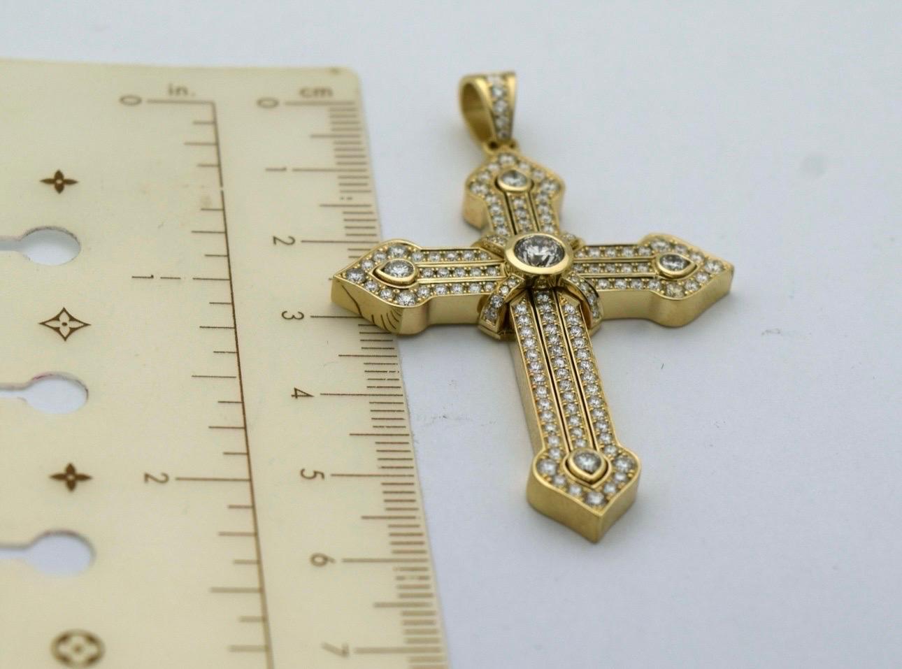 Taglio brillante Croce grande in oro giallo 18KT 2,10 carati di diamanti di purezza VS colore F in vendita