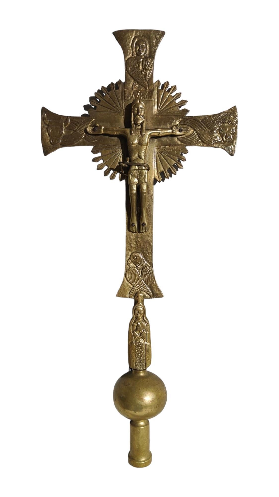 Large  Croix du procession ou de l'autel du XIXe siècle en vente 8