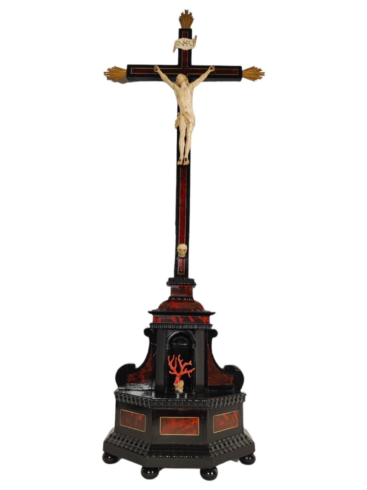 Large Cross with Christ from the 18th Century In Good Condition For Sale In Madrid, ES