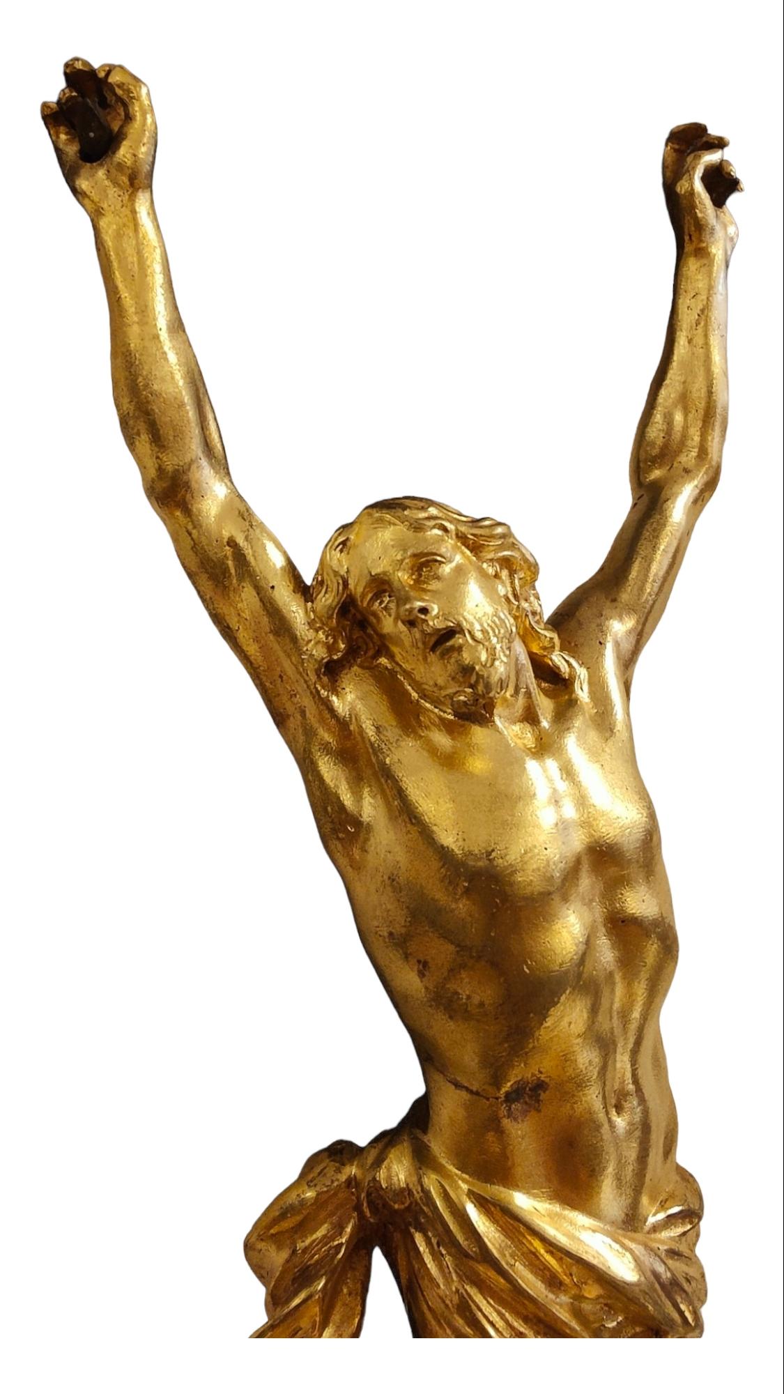 Gran Cruz Con Cristo En Bronce Dorado Del Siglo XVII en venta 7