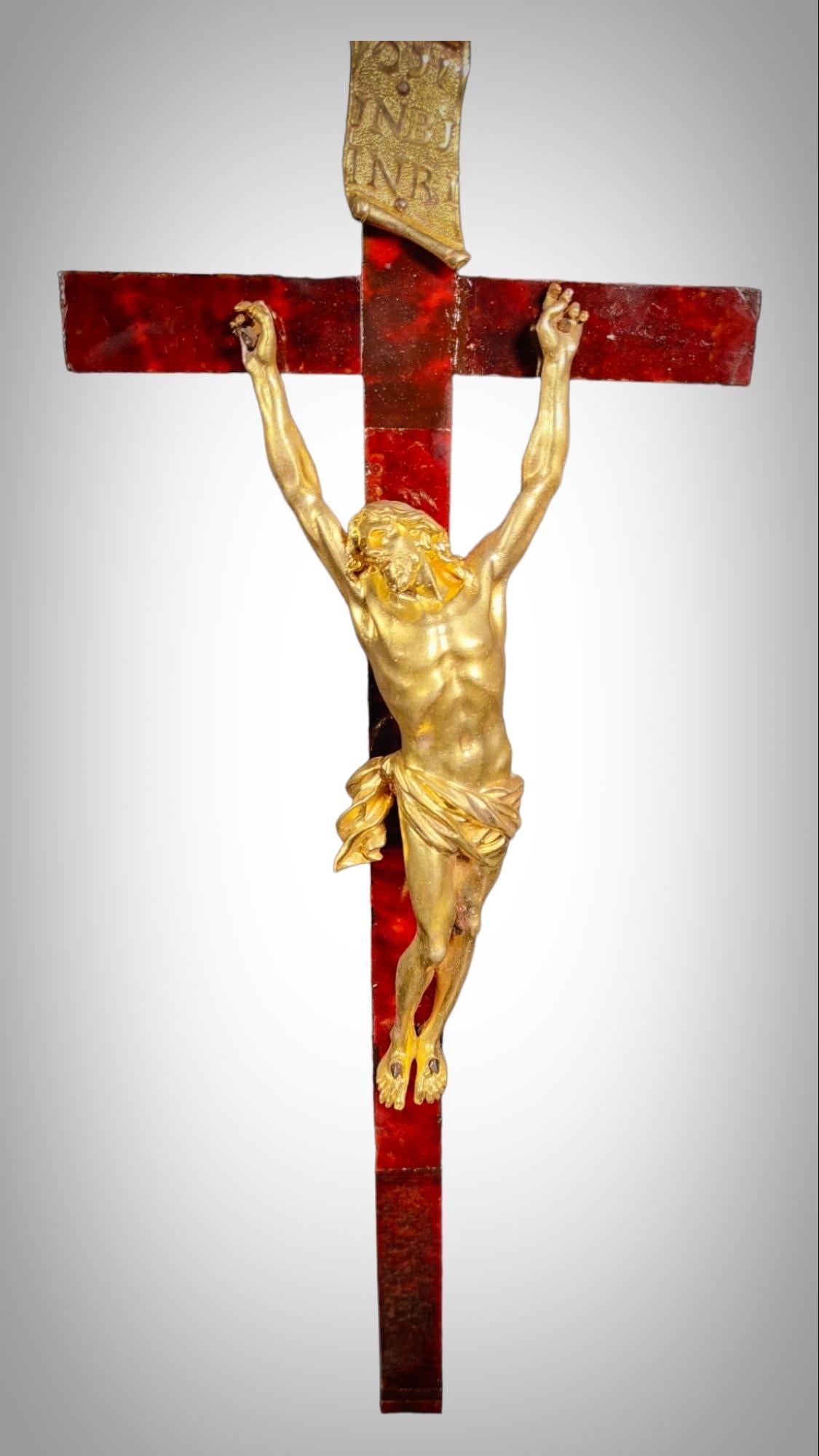 Großes Kreuz mit Christus aus vergoldeter Bronze aus dem 17. Jahrhundert
WICHTIGES CHRISTUSKREUZ aus dem 17. Jh. in fein ziselierter Goldbronze aus der französischen Schule des 17. Jh. Das Kreuz misst 50 x 20 cm und der Christus 25 x 7 cm.