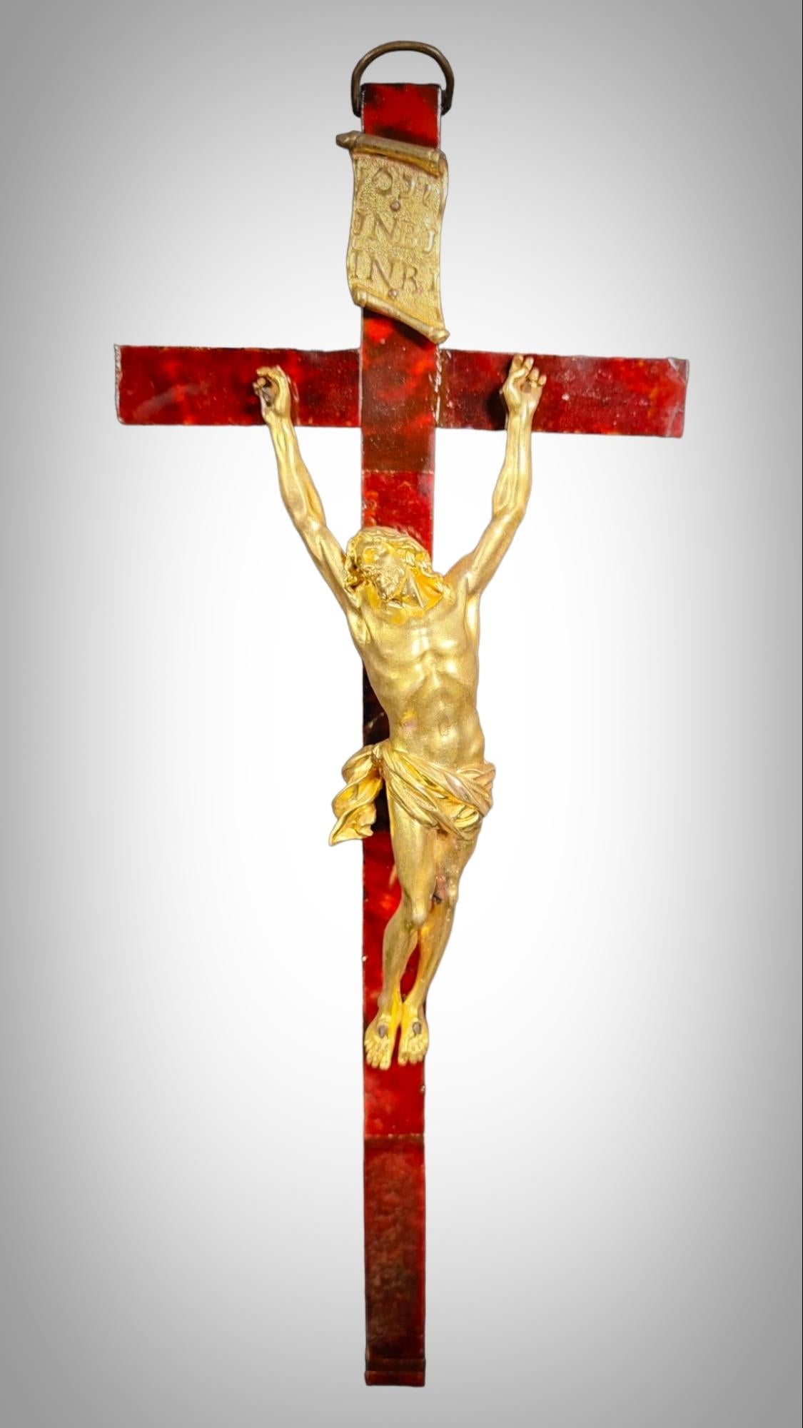 Großes Kreuz mit Christus aus vergoldeter Bronze aus dem 17. Jahrhundert im Zustand „Gut“ im Angebot in Madrid, ES