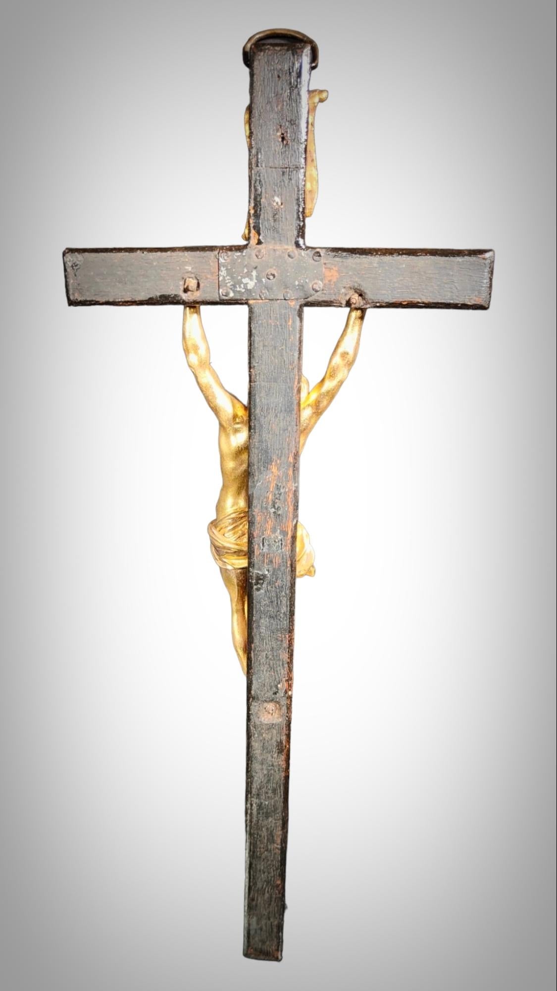 Large Cross With Christ In Gilt Bronze From The 17th Century For Sale 2