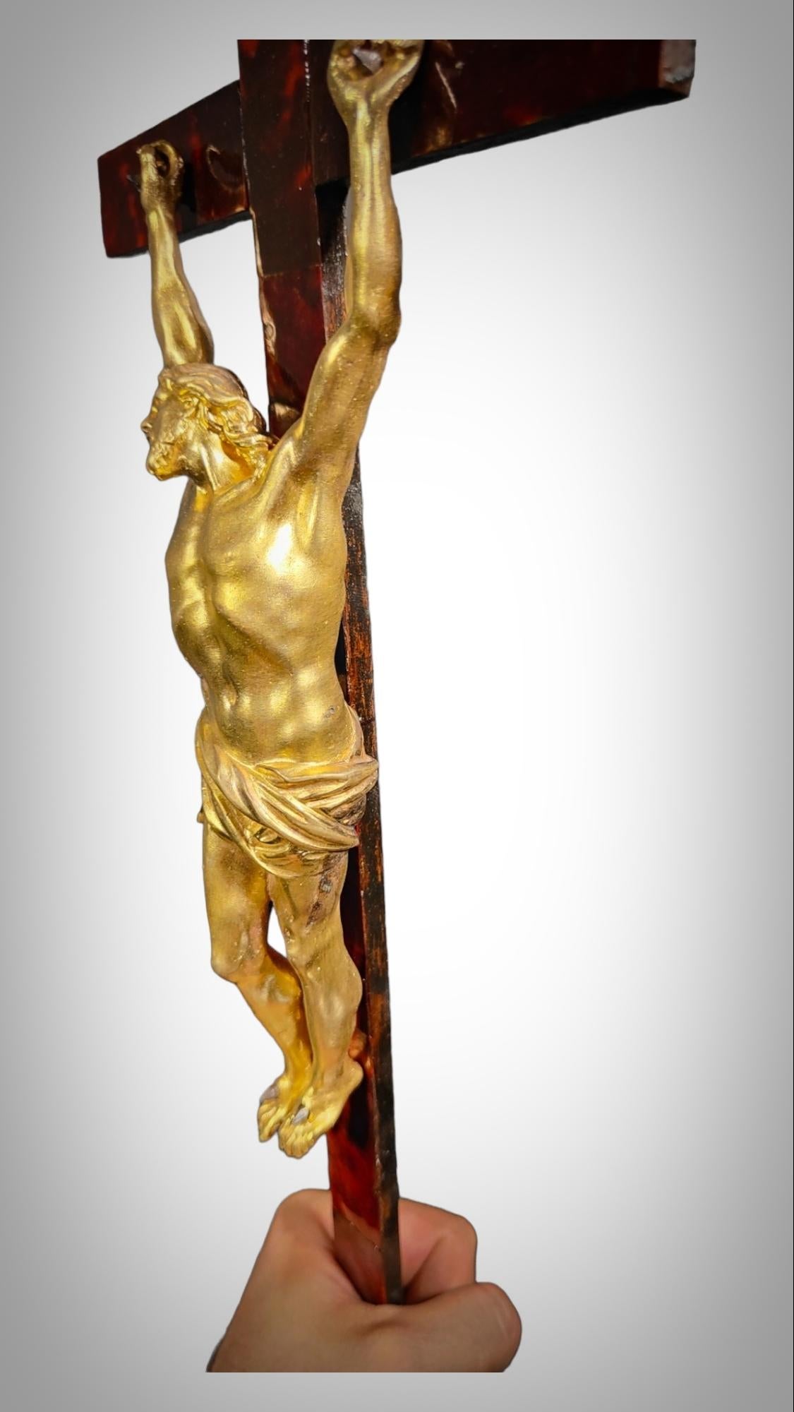 Large Cross With Christ In Gilt Bronze From The 17th Century For Sale 4