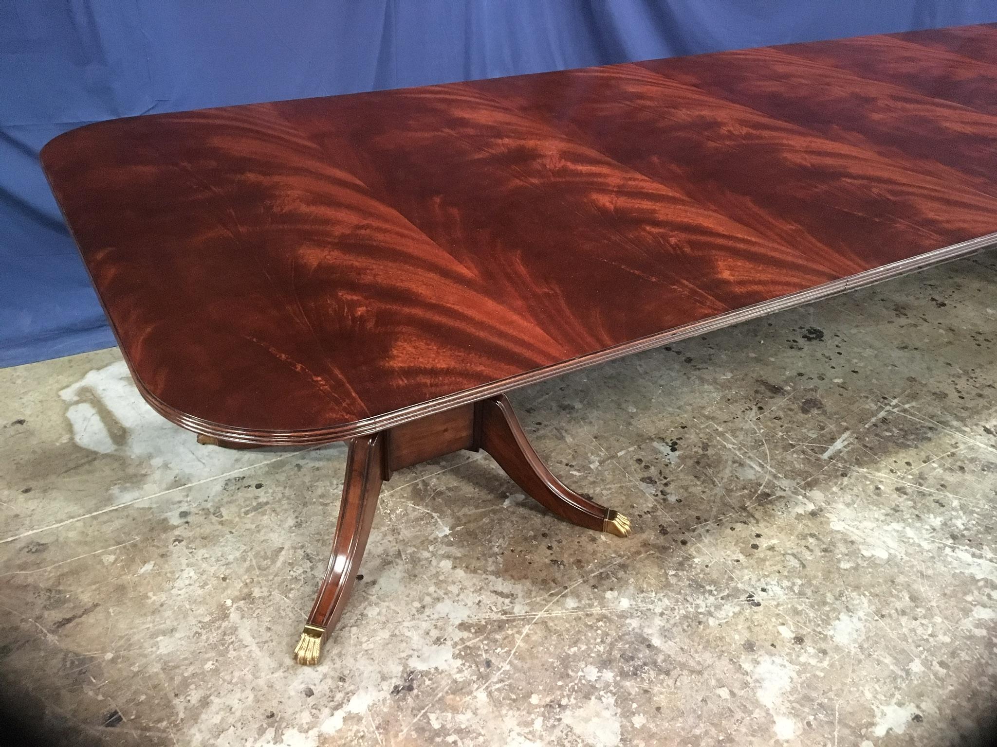 Large Crotch Mahogany Georgian Style Dining Table by Leighton Hall In New Condition For Sale In Suwanee, GA