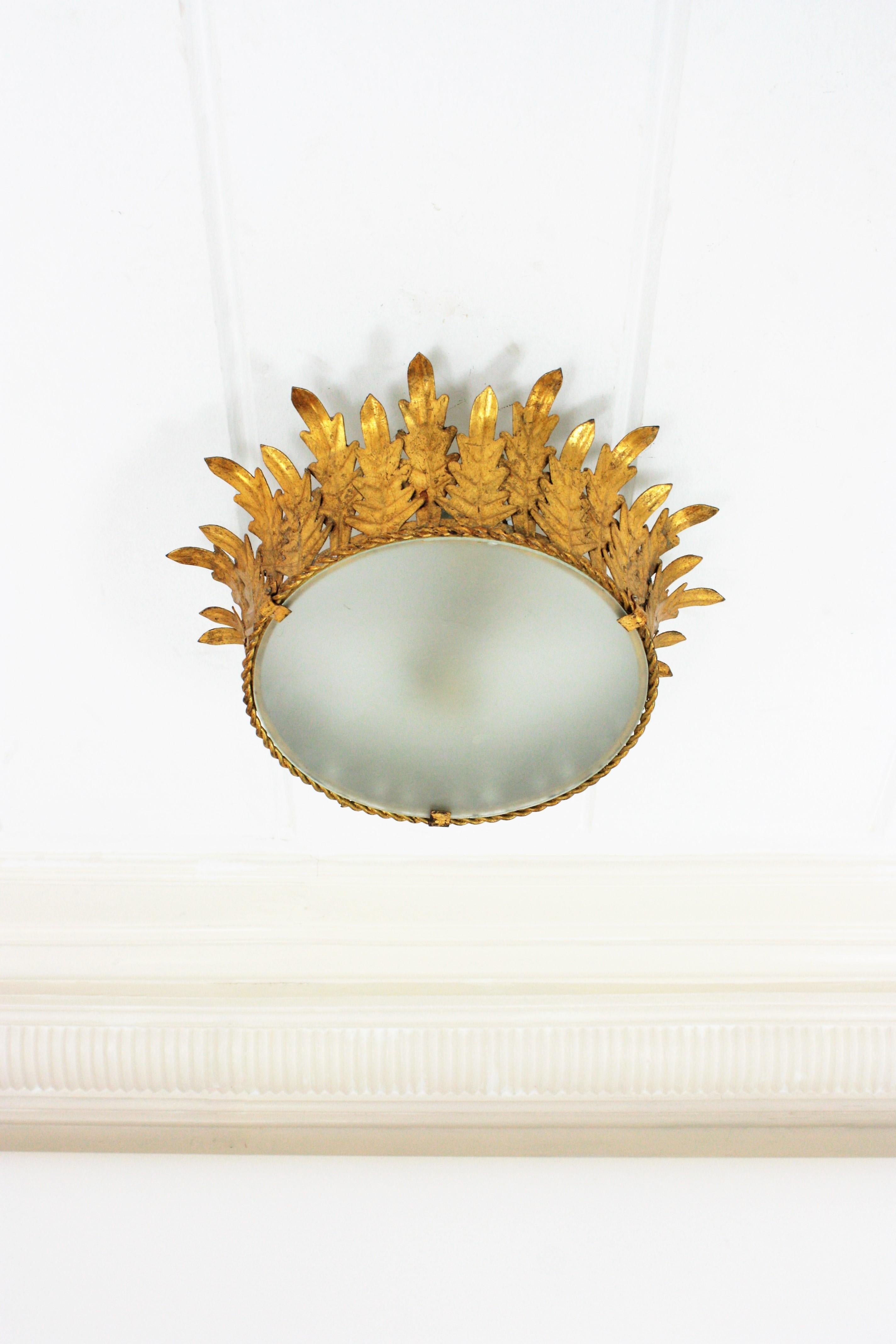 Large Crown Shaped Ceiling Light Fixture or Pendant in Gilt Metal In Good Condition In Barcelona, ES