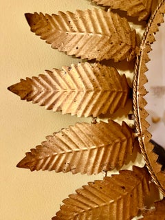 Grande specchio "Sunburst" a forma di corona in metallo dorato e vetro, intorno al 1950