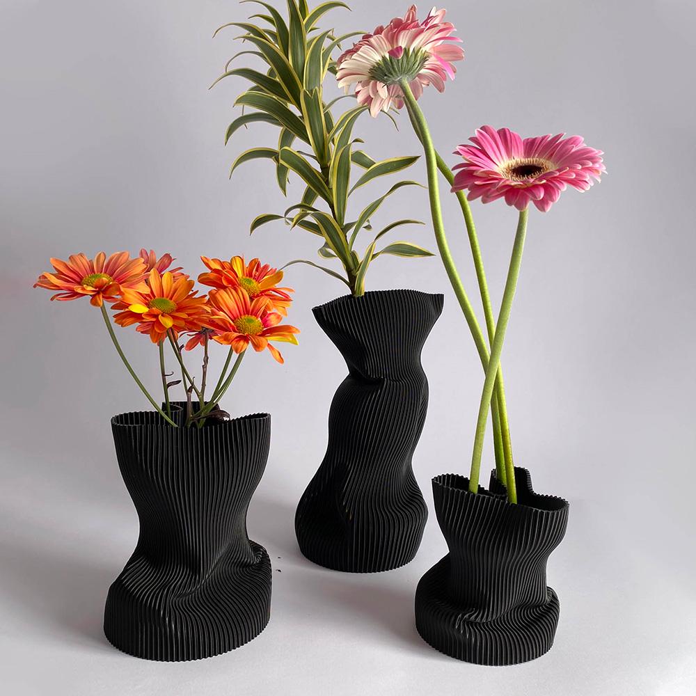 Large Crumpled Vase in Black 3D Printed Plant Based Plastic Posmoderno en venta
