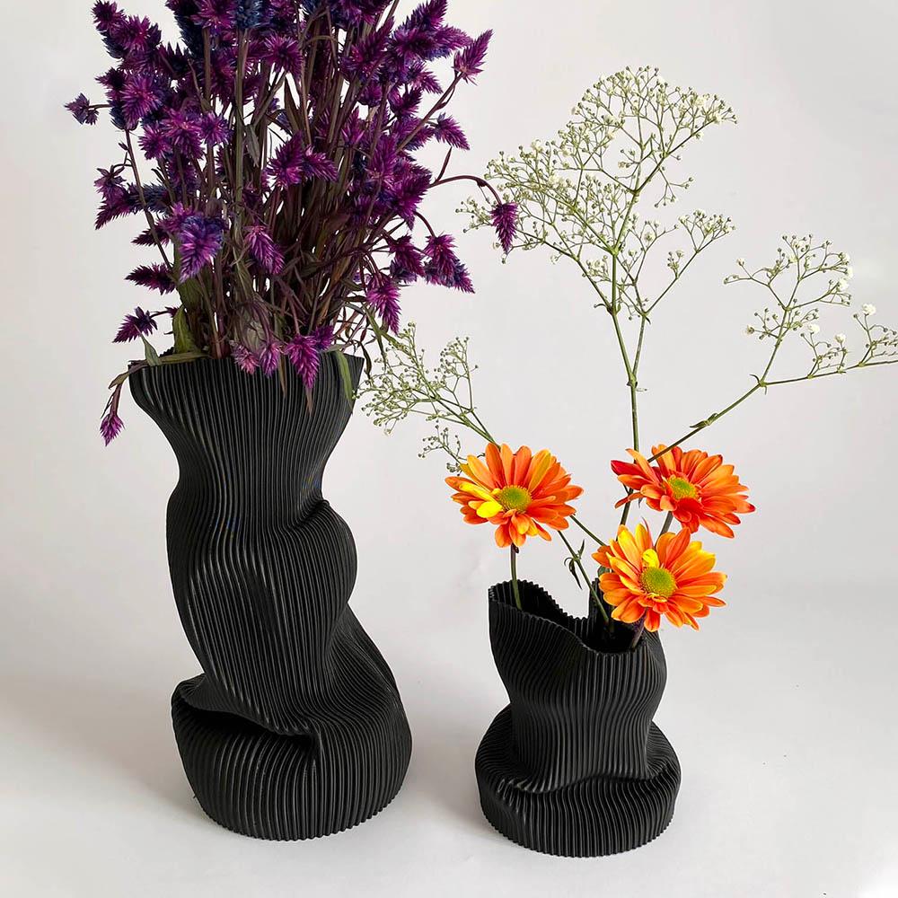 Large Crumpled Vase in Black 3D Printed Plant Based Plastic Brasileño en venta