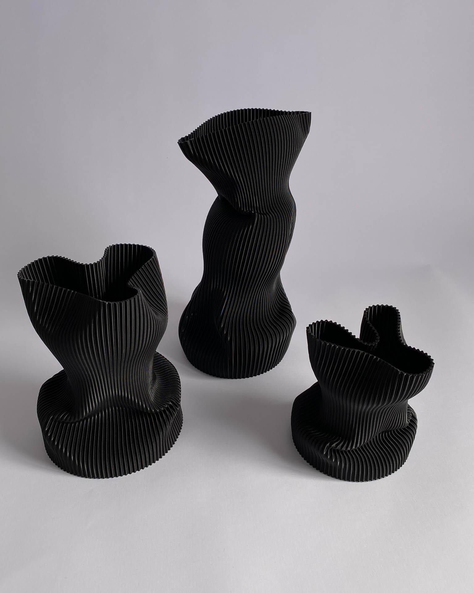 Large Crumpled Vase in Black 3D Printed Plant Based Plastic Moldeado en venta