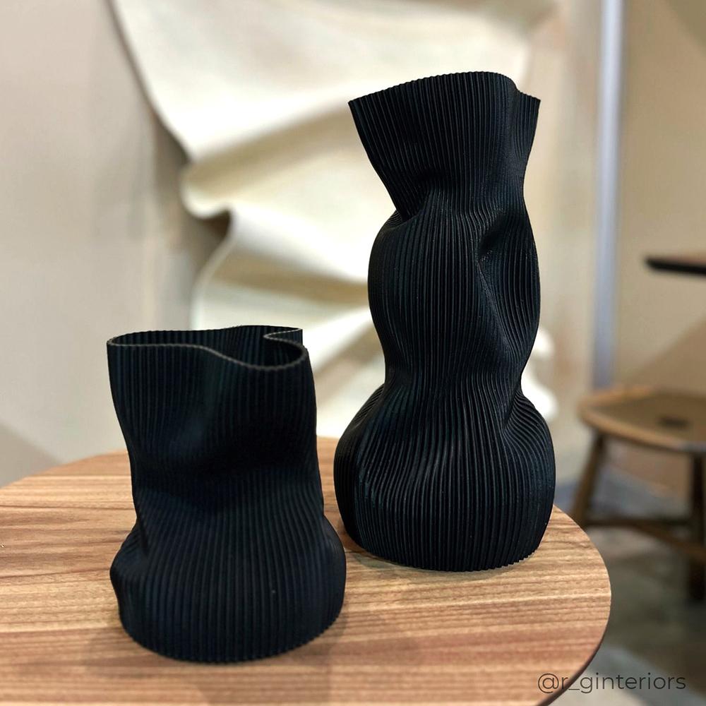 Large Crumpled Vase in Black 3D Printed Plant Based Plastic en Nuevo estado para la venta en São Paulo, BR