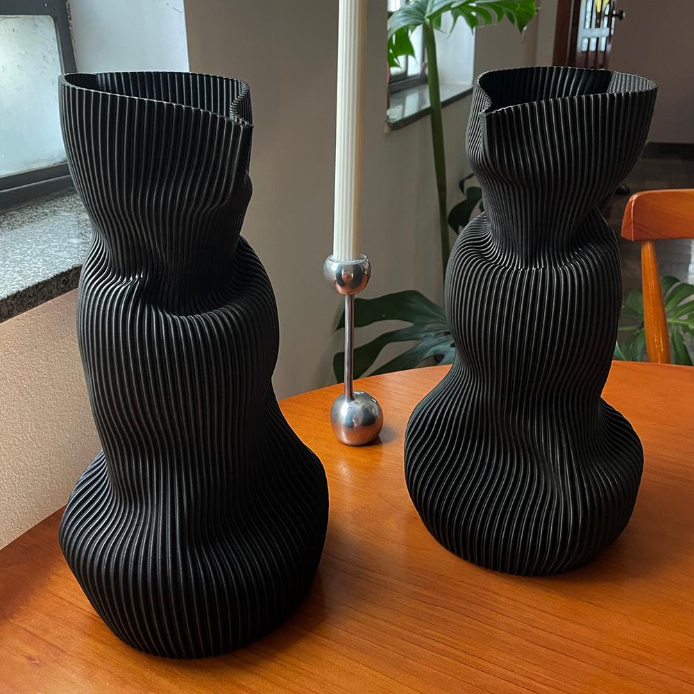 Large Crumpled Vase in Black 3D Printed Plant Based Plastic Plástico en venta