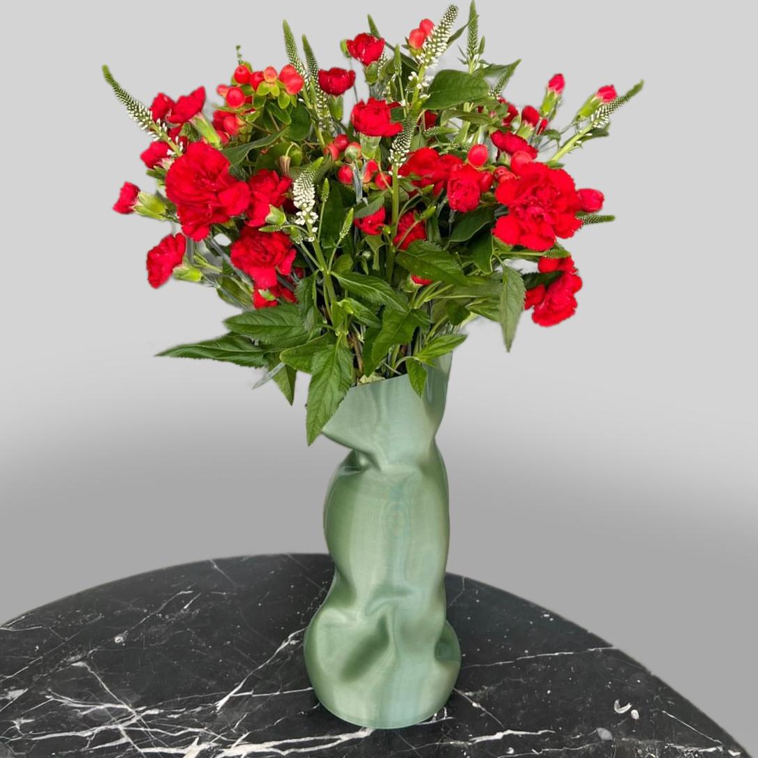 Large Crumpled Vase in Green 3D Printed Plant Based Plastic - Smooth Edition Moldeado en venta