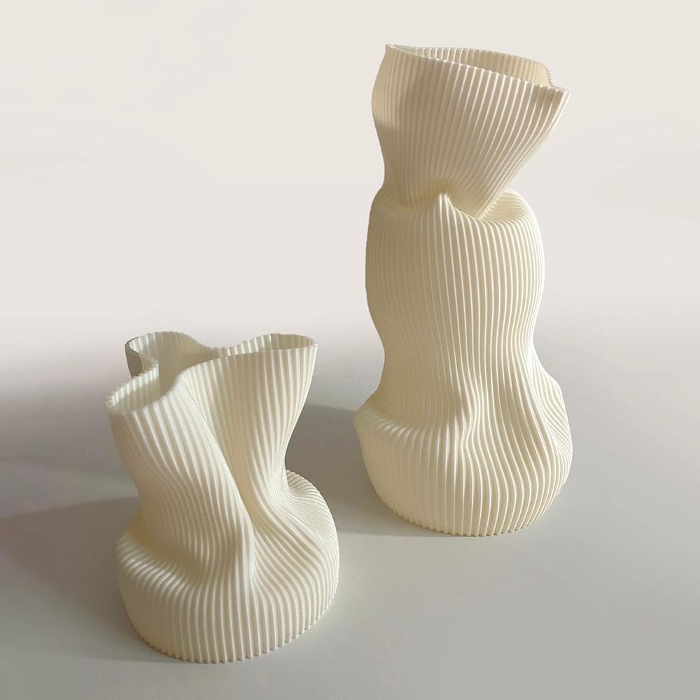 Large Crumpled Vase in Off White 3D Printed Plant Based Plastic Posmoderno en venta