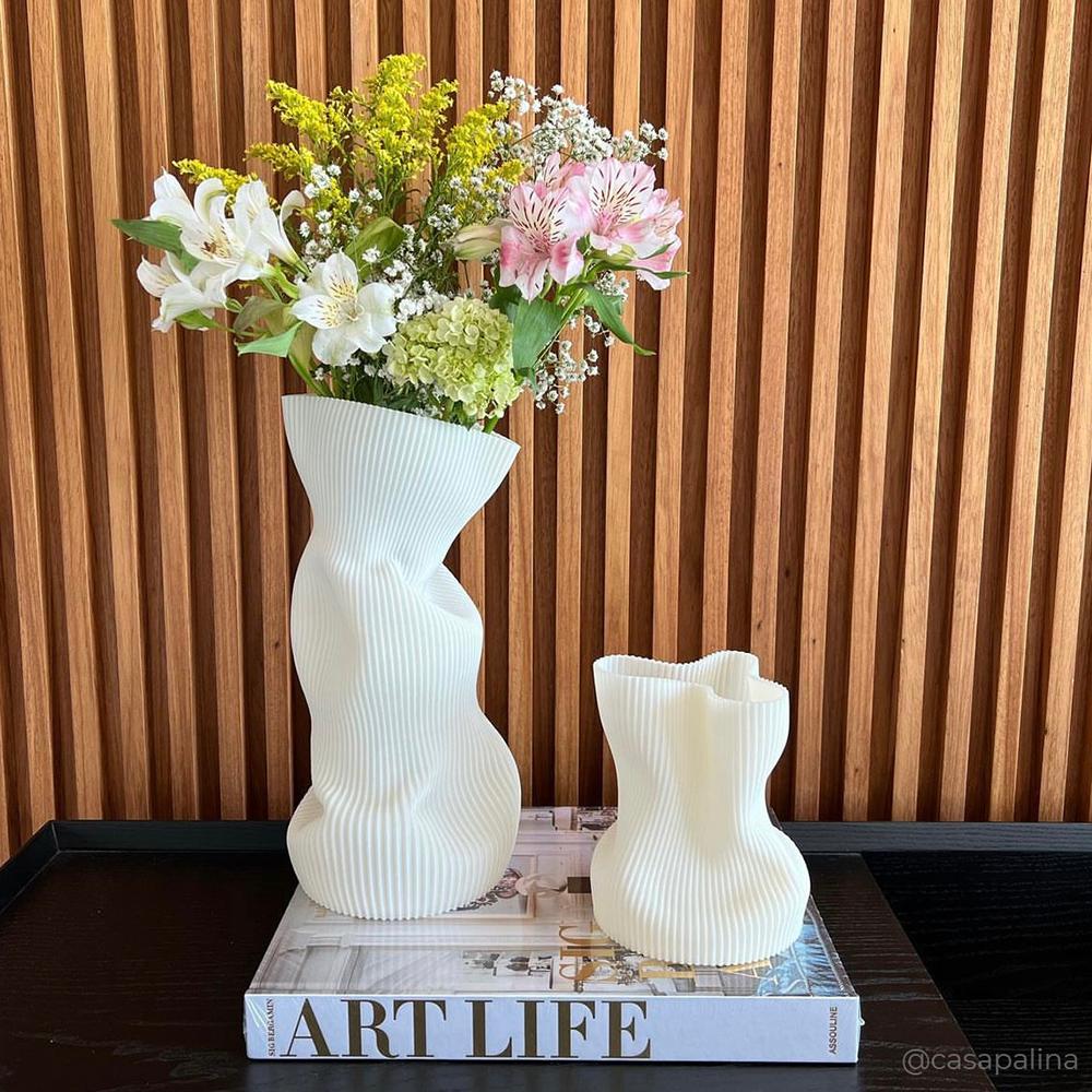 Large Crumpled Vase in Off White 3D Printed Plant Based Plastic Moldeado en venta