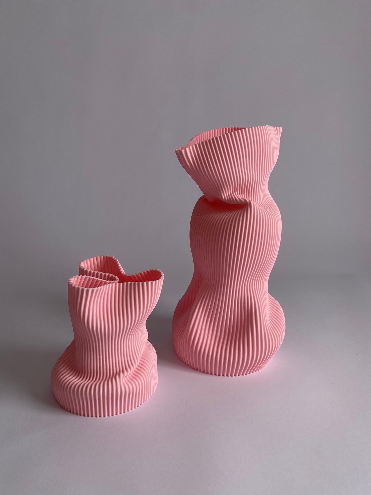 Large Crumpled Vase in Pink 3D Printed Plant Based Plastic Posmoderno en venta