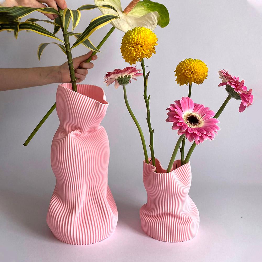 Large Crumpled Vase in Pink 3D Printed Plant Based Plastic Brasileño en venta