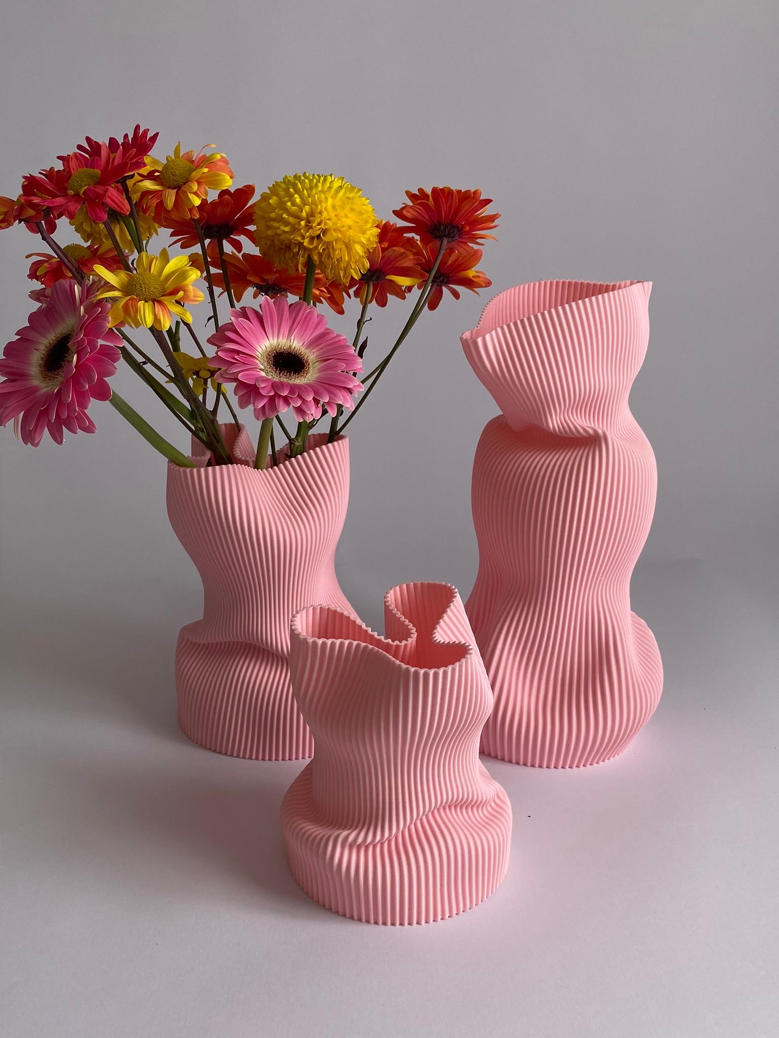 Large Crumpled Vase in Pink 3D Printed Plant Based Plastic en Nuevo estado para la venta en São Paulo, BR