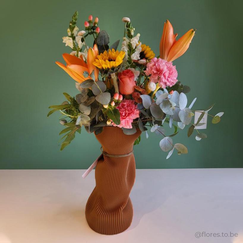 Large Crumpled Vase in Terracotta 3D Printed Plant Based Plastic Siglo XXI y contemporáneo en venta