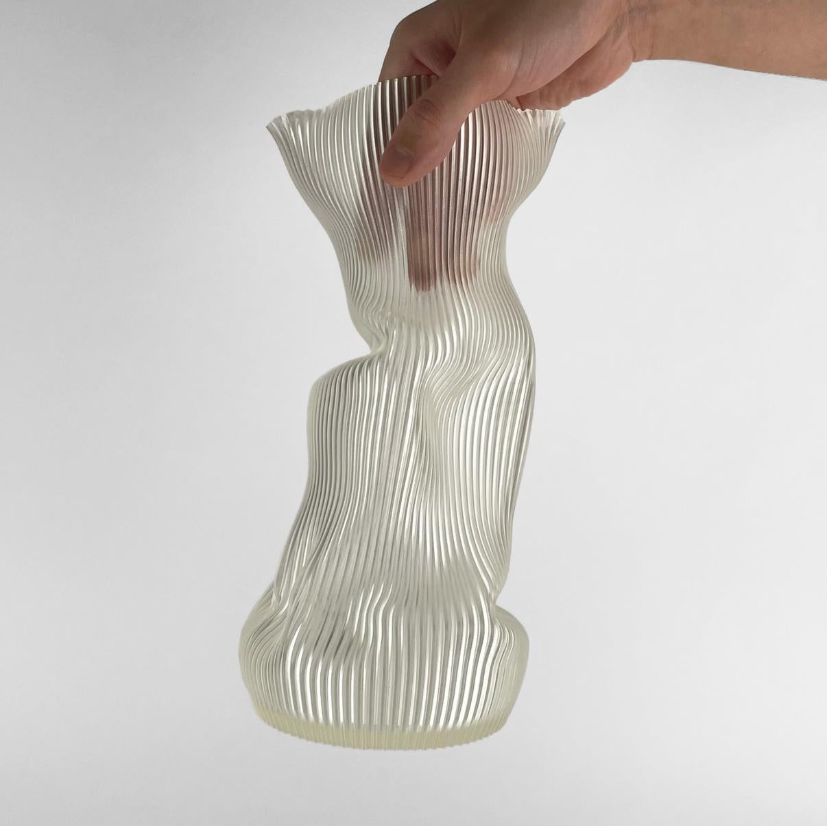 Large Crumpled Vase in Translucent 3D Printed Plant Based Plastic Posmoderno en venta