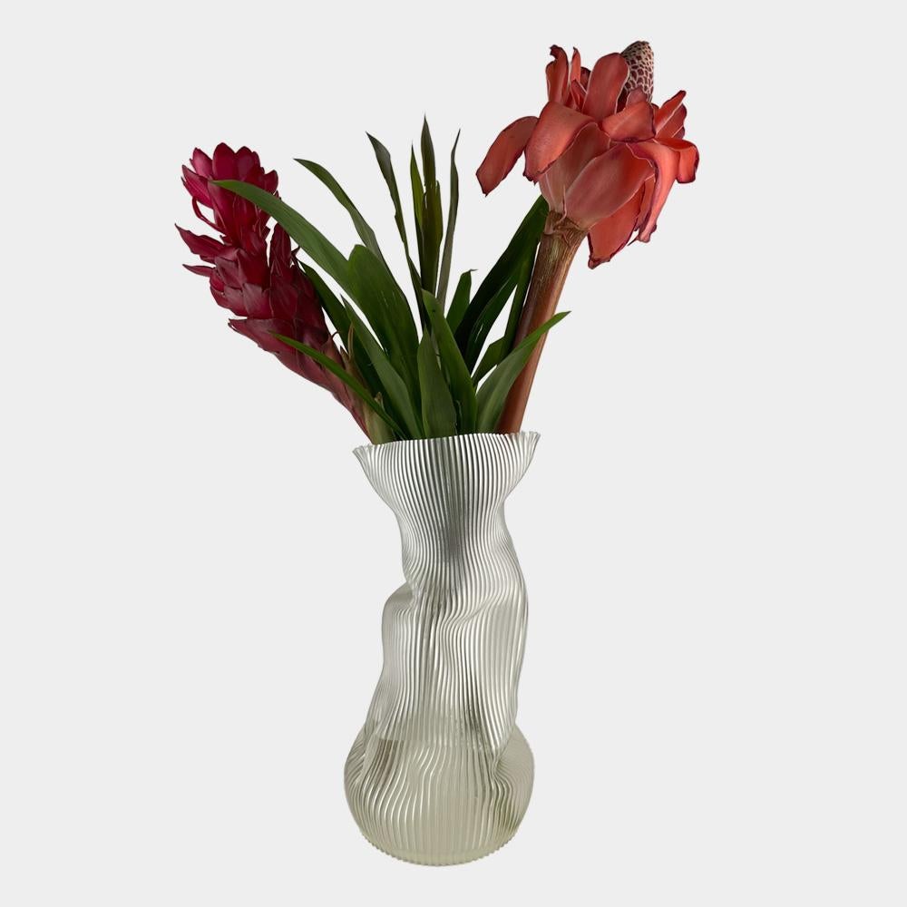 Large Crumpled Vase in Translucent 3D Printed Plant Based Plastic Brasileño en venta
