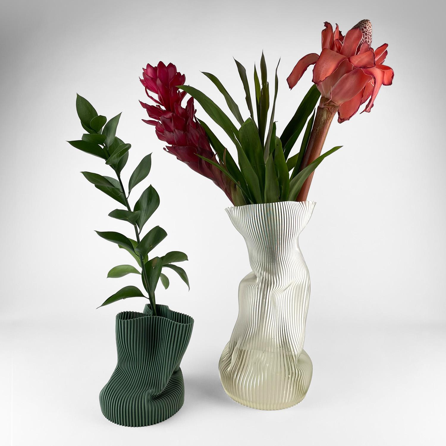 Large Crumpled Vase in Translucent 3D Printed Plant Based Plastic Siglo XXI y contemporáneo en venta