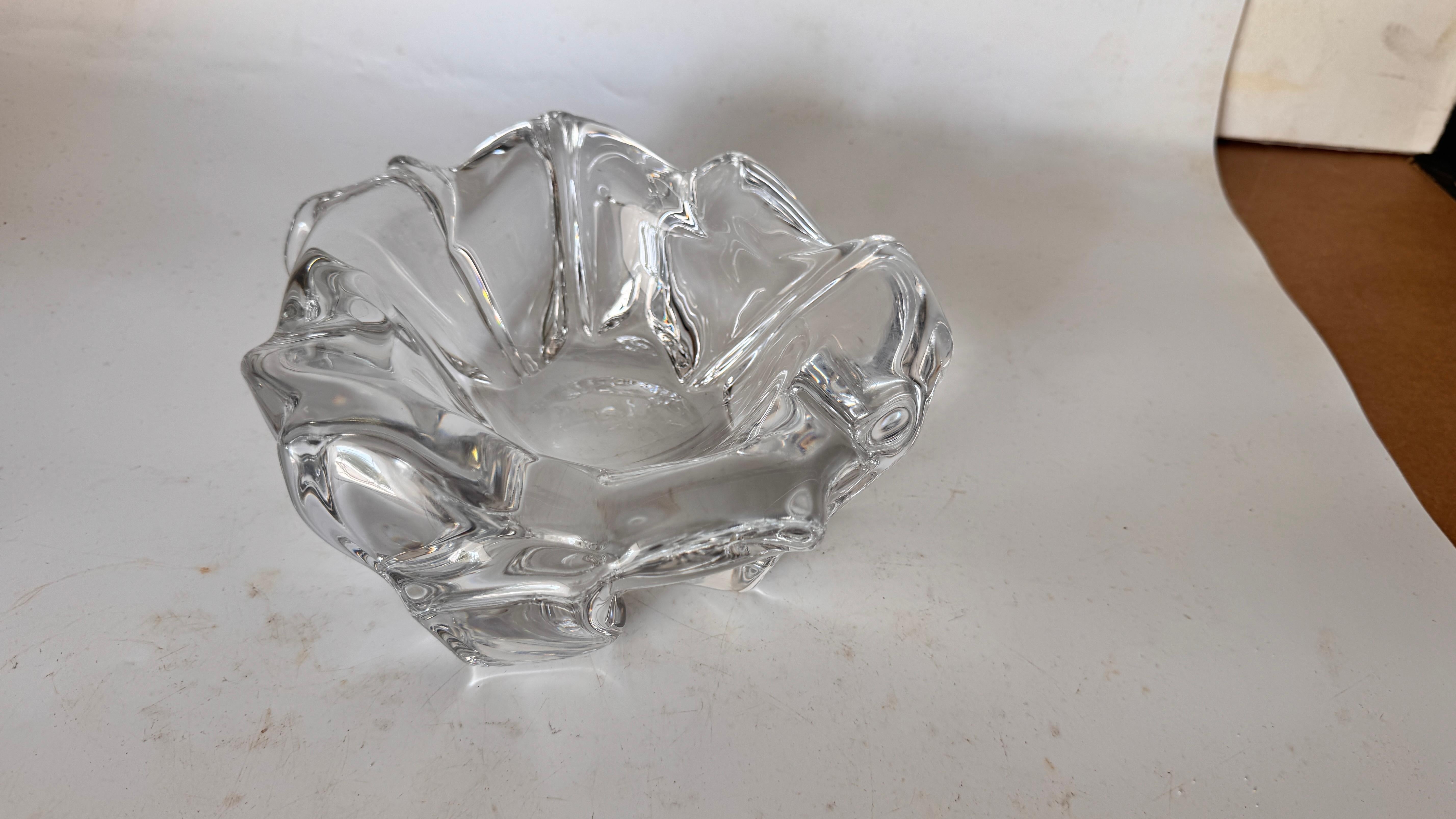 Art déco Grand cendrier en cristal de DAUM - France, années 1960 - Pièce de collection importante en vente