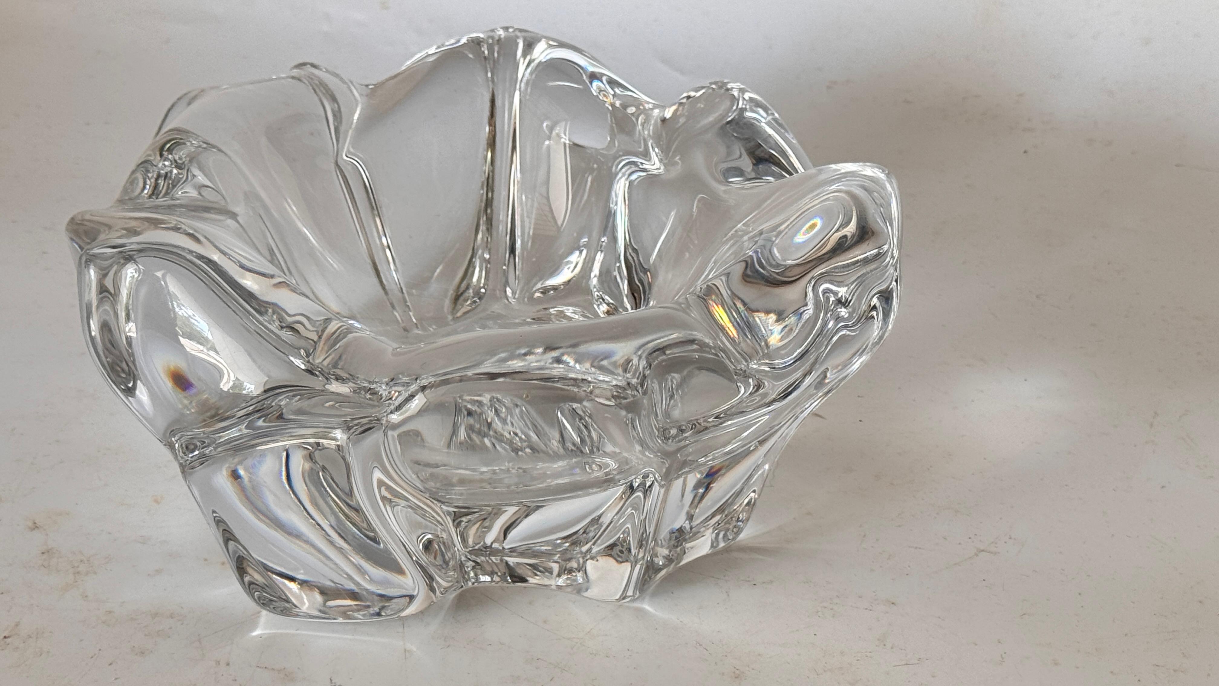 Moulé Grand cendrier en cristal de DAUM - France, années 1960 - Pièce de collection importante en vente