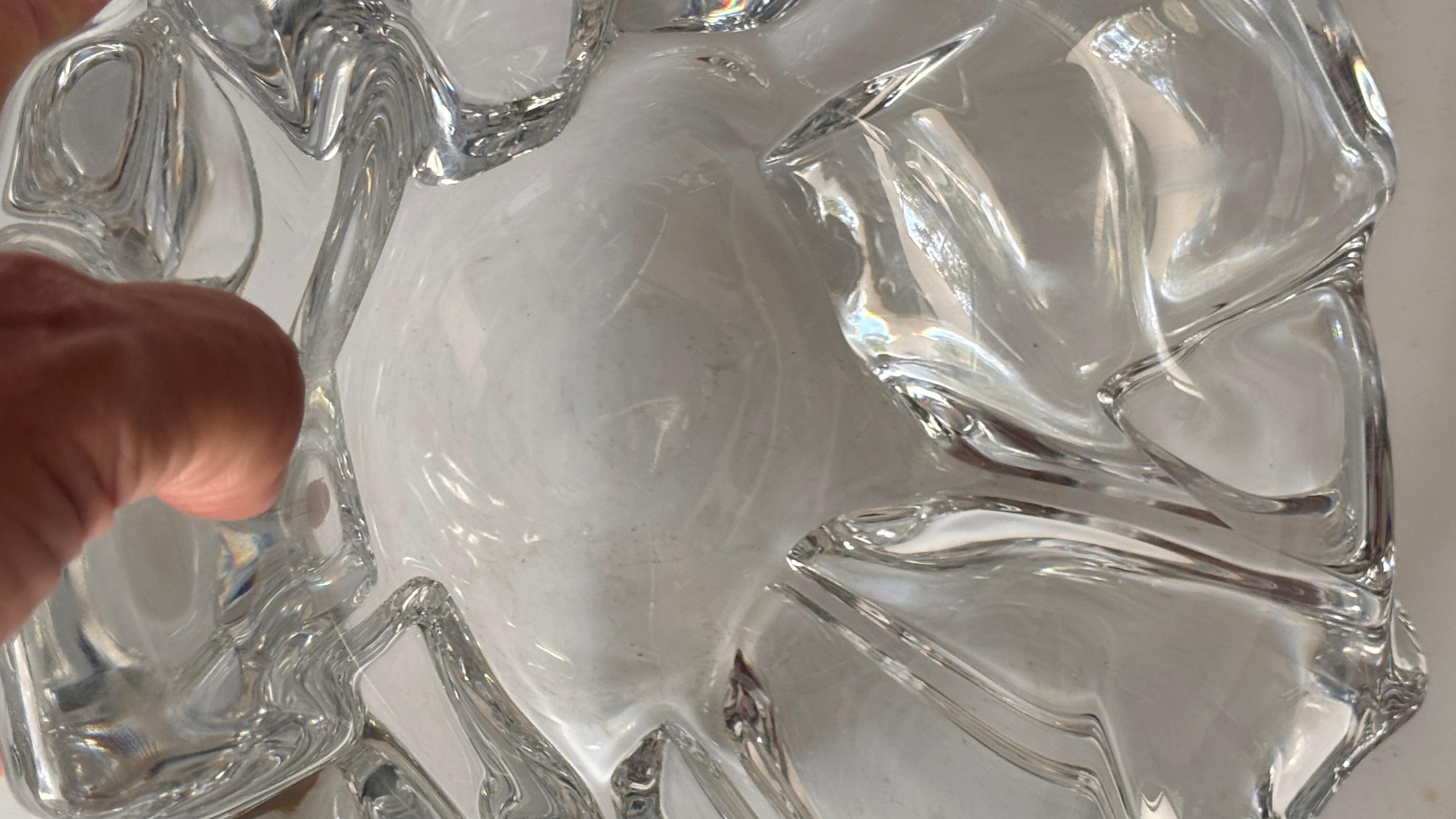 Milieu du XXe siècle Grand cendrier en cristal de DAUM - France, années 1960 - Pièce de collection importante en vente