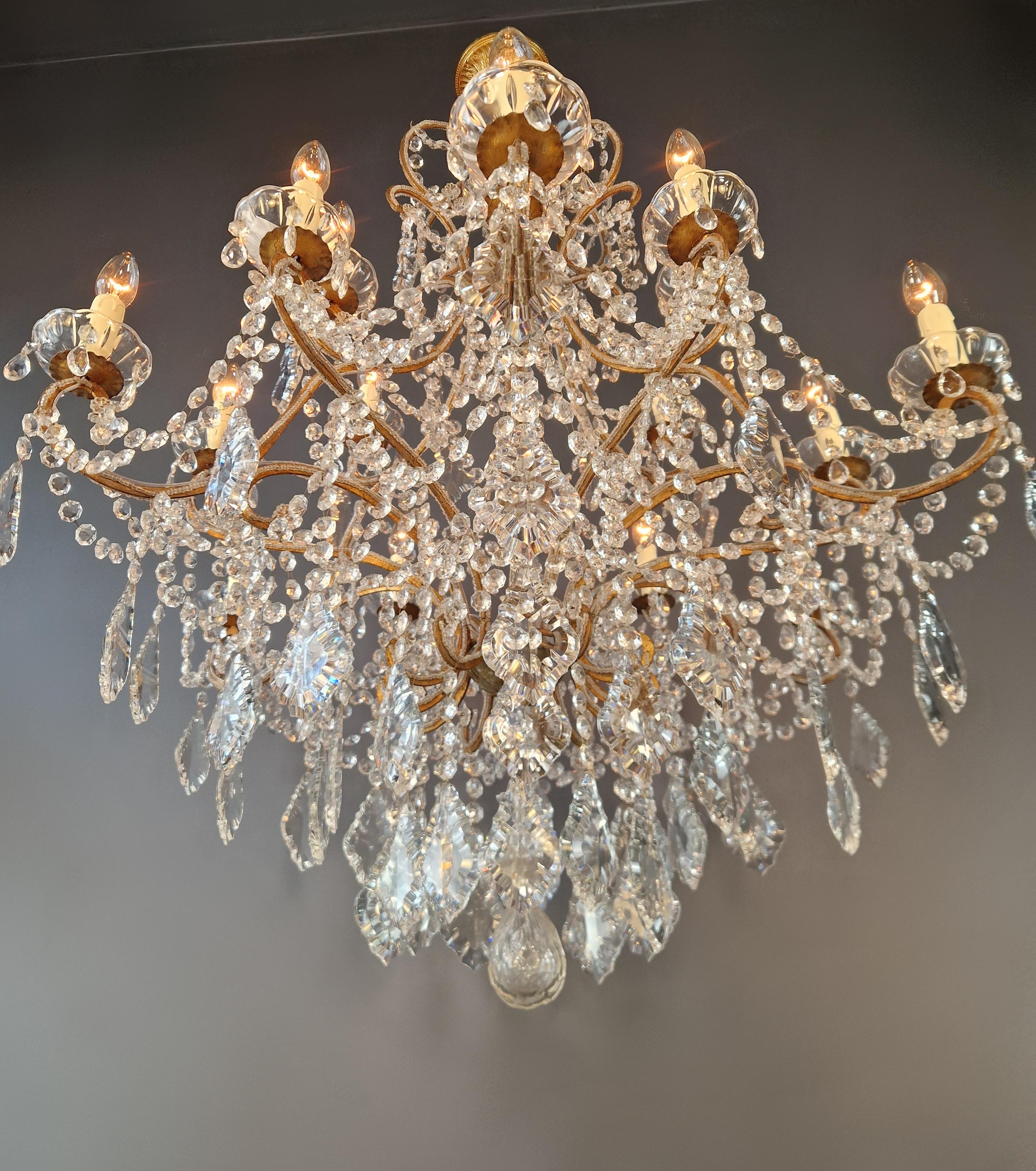 Fait main Grand candélabre en cristal, lustre antique, classique, traditionnel, solide, large en vente