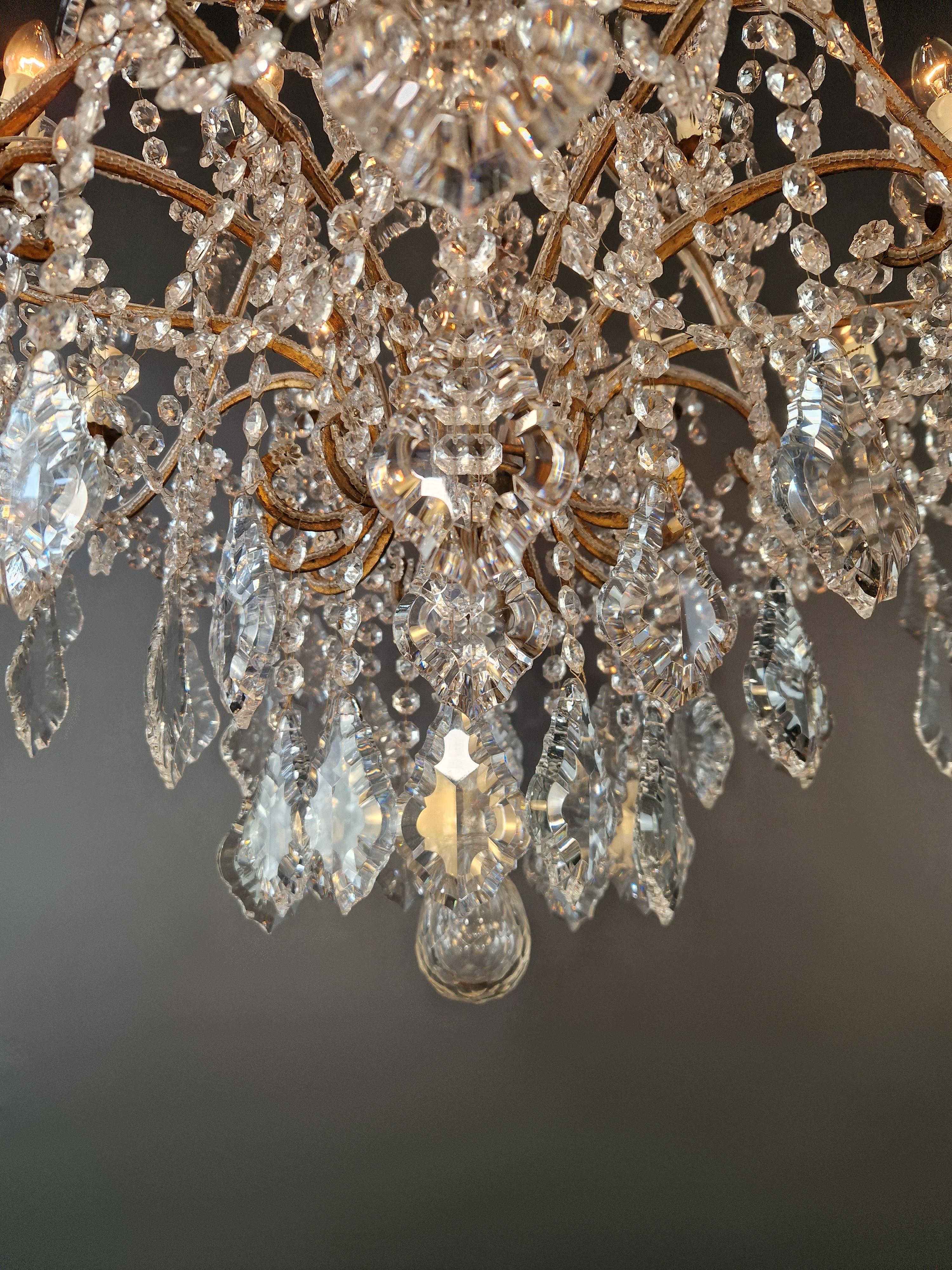 Grand candélabre en cristal, lustre antique, classique, traditionnel, solide, large Bon état - En vente à Berlin, DE