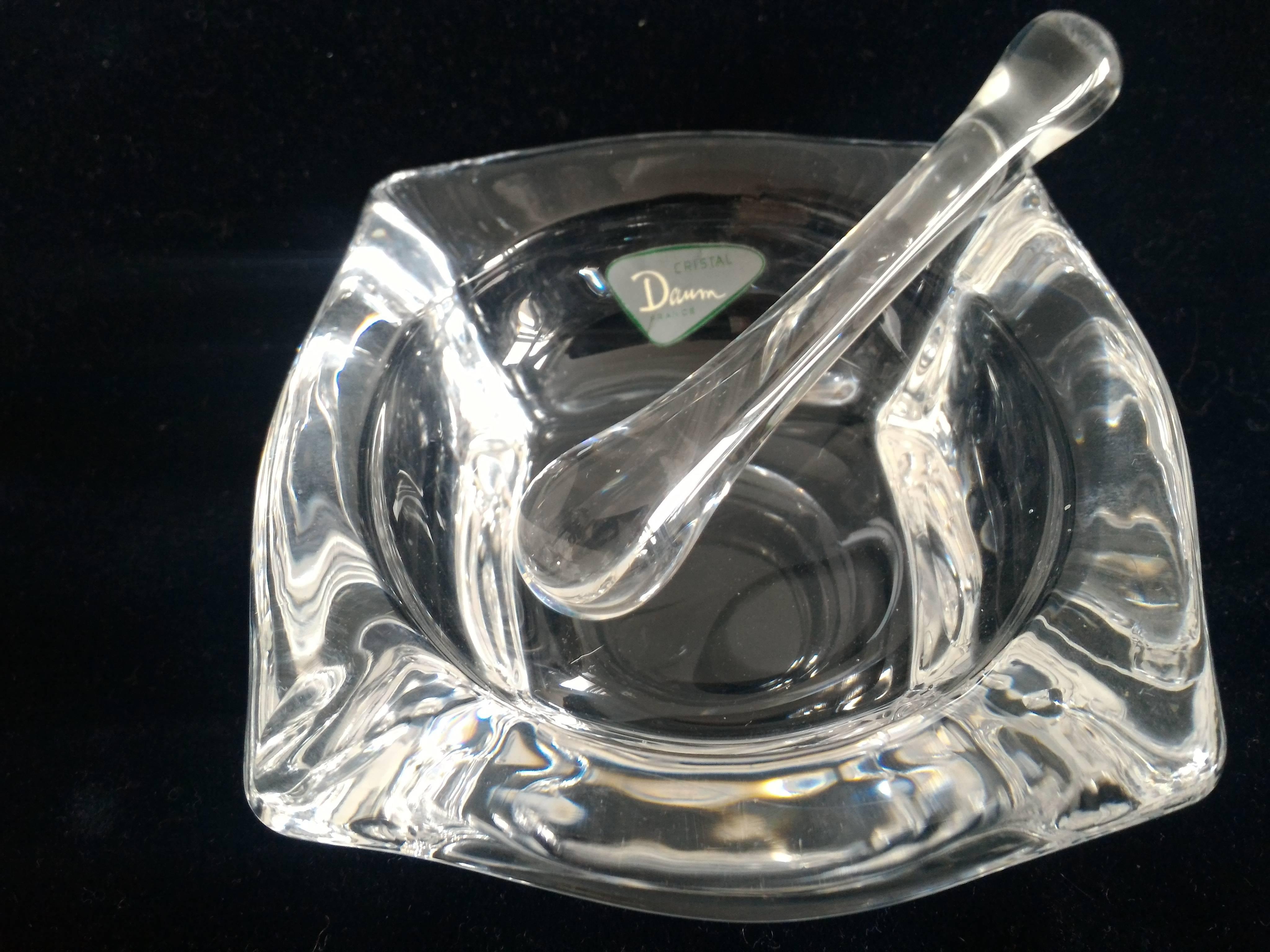 Elegant large size crystal cigar ashtray signed by Daum, mid century French modern with its original gift box, circa 1955.