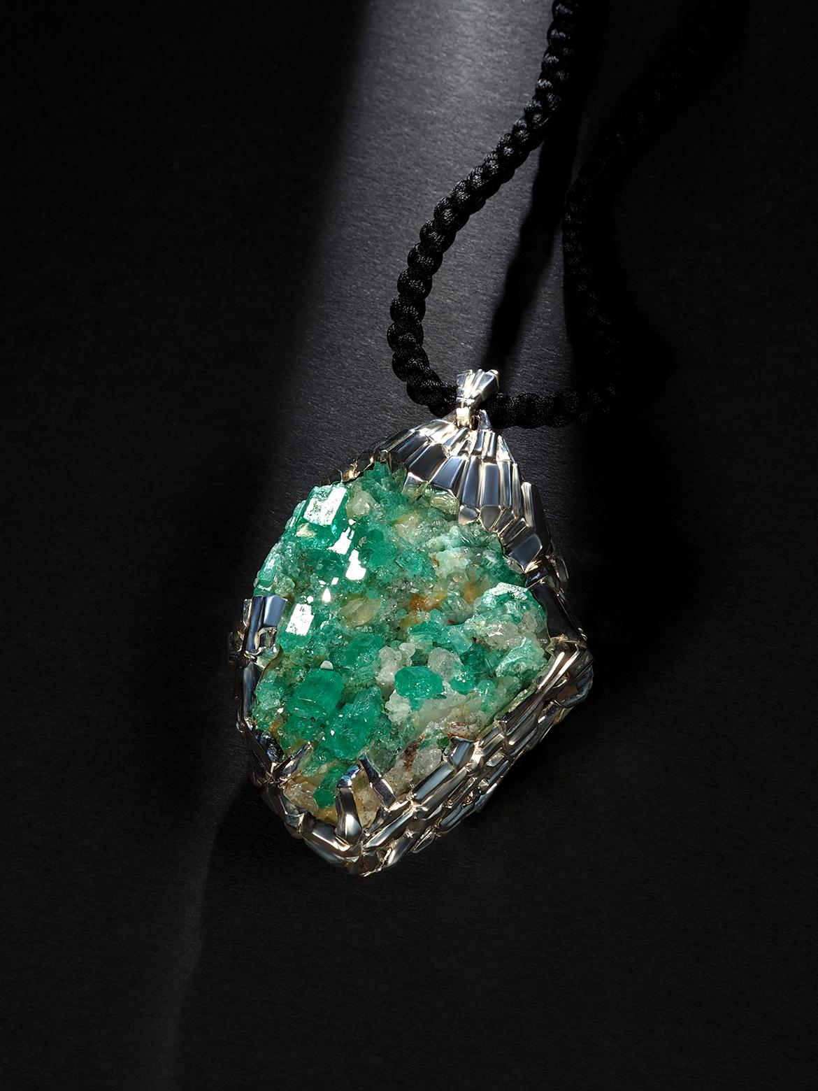 Aesthetic Movement Large Crystals of Colombian Emerald Necklace Silver For Sale