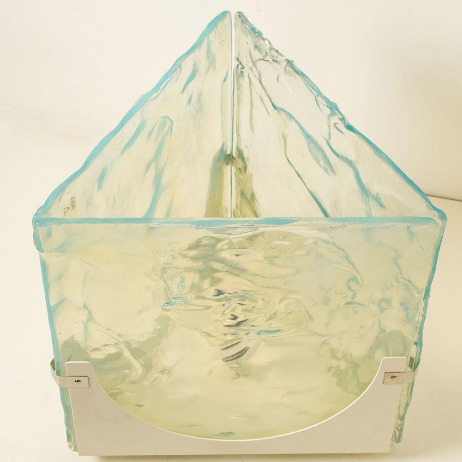 Gran lámpara de pie y sobremesa de cristal azul en forma de cubo de Leucos, 1970 en venta 2