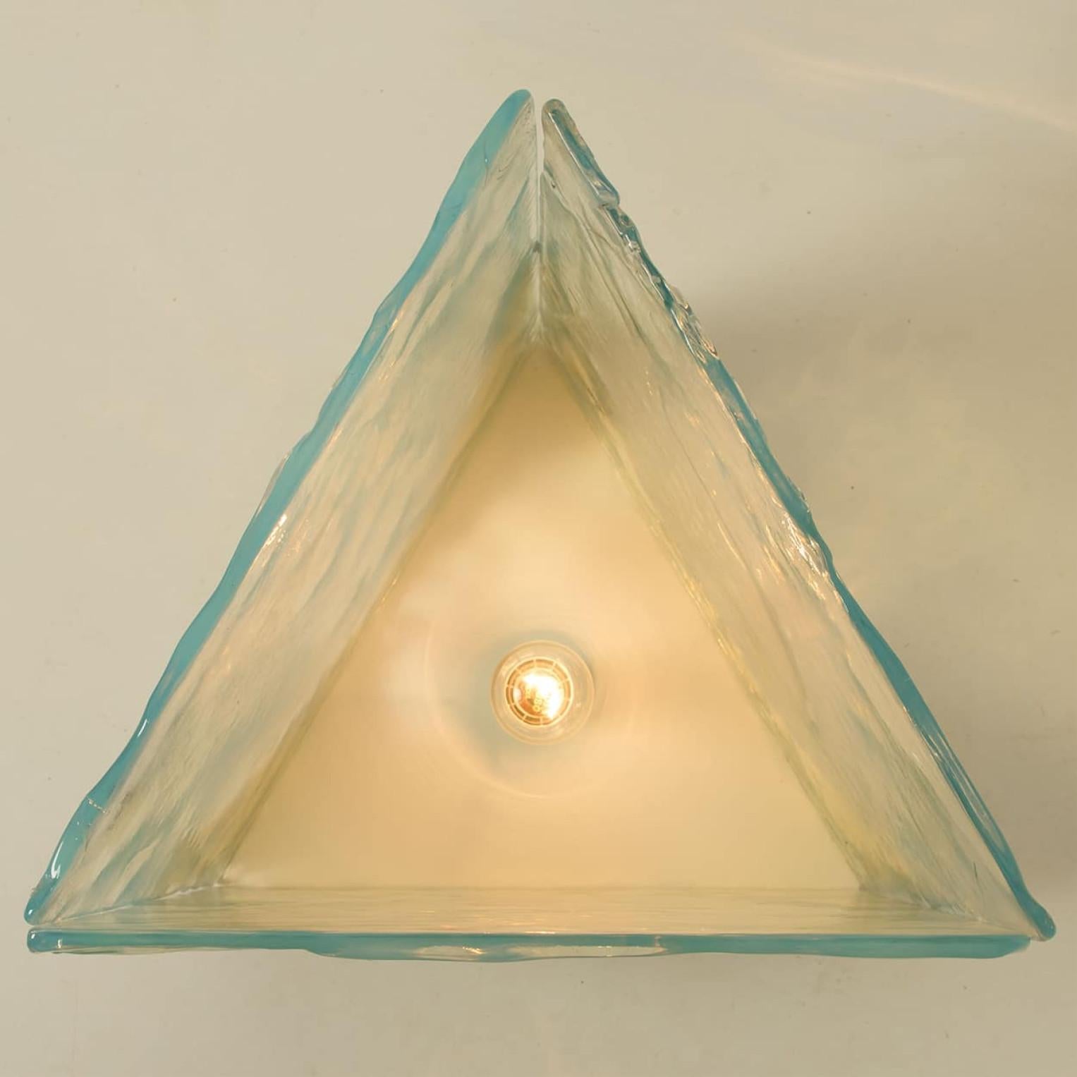 Large Cube Shaped Blue Glass Floor and Table Light from Leucos, 1970 In Good Condition For Sale In Rijssen, NL