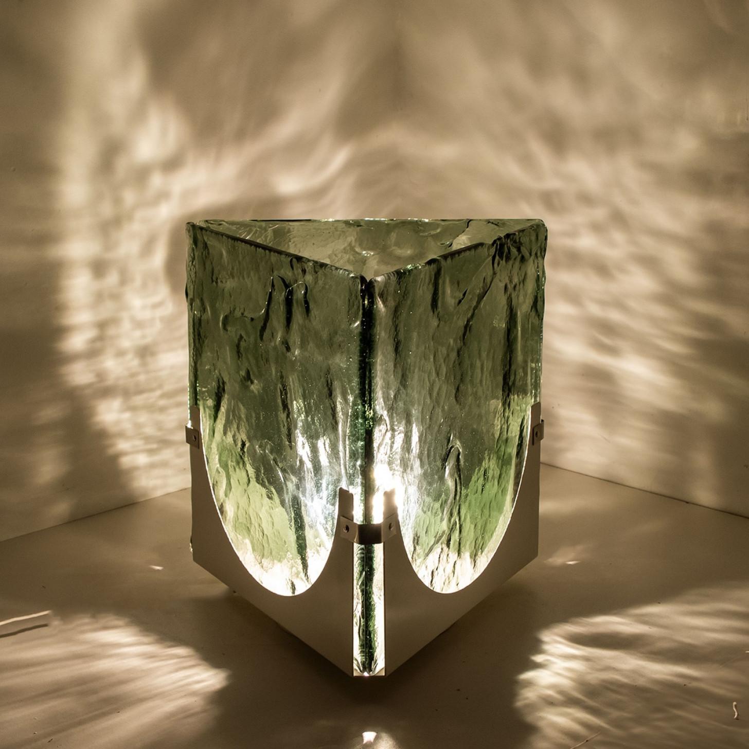 Gran lámpara de pie y sobremesa de cristal verde en forma de cubo de Leucos, 1970 Moderno de mediados de siglo en venta