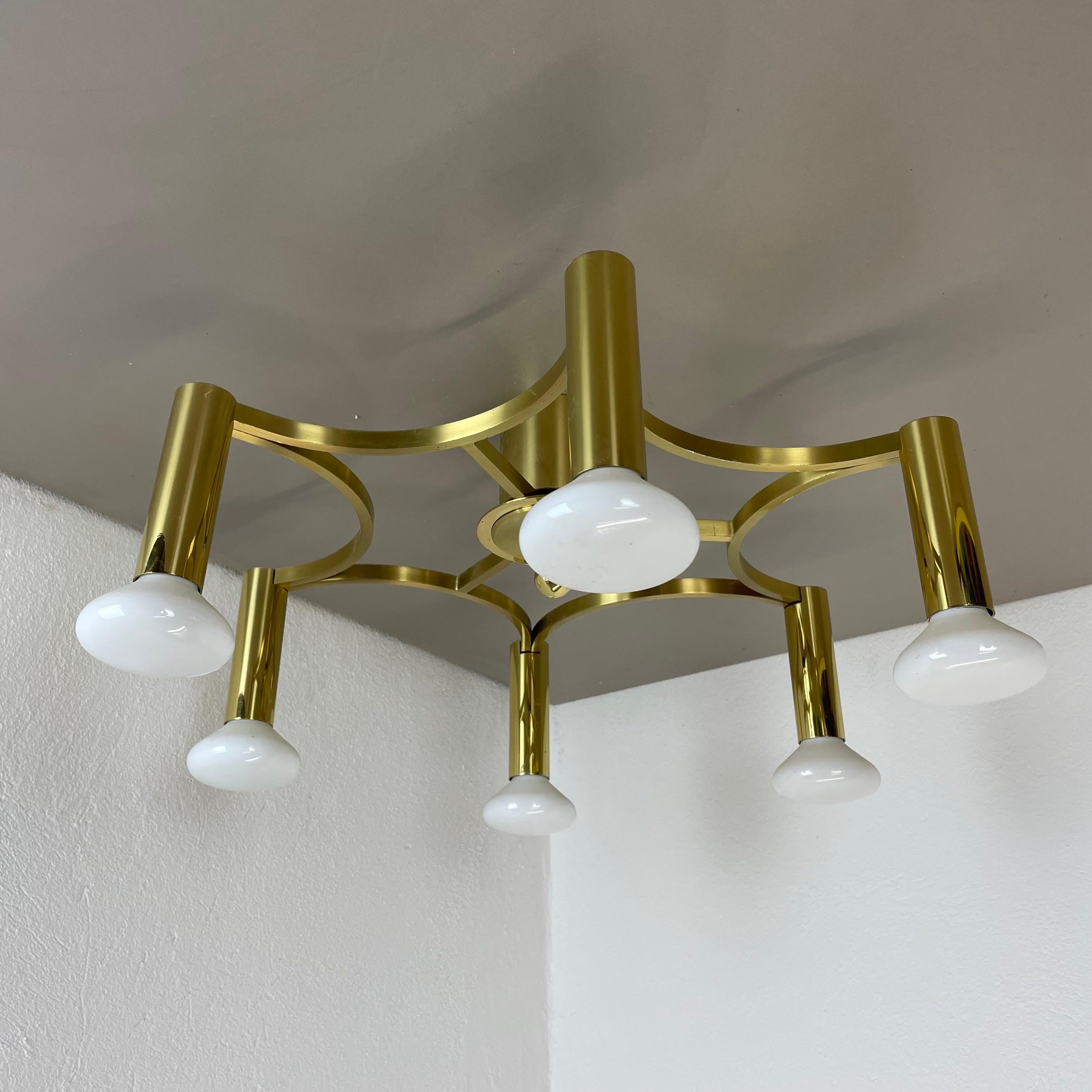 Article:

brass ceiling light, flush mount



Origin:

Italy



Age:

1960s




This vintage modernist ceiling light was produced in the 1960s in Italy. The lights is made of solid brass and has a fantastic floral structure with sockets for light