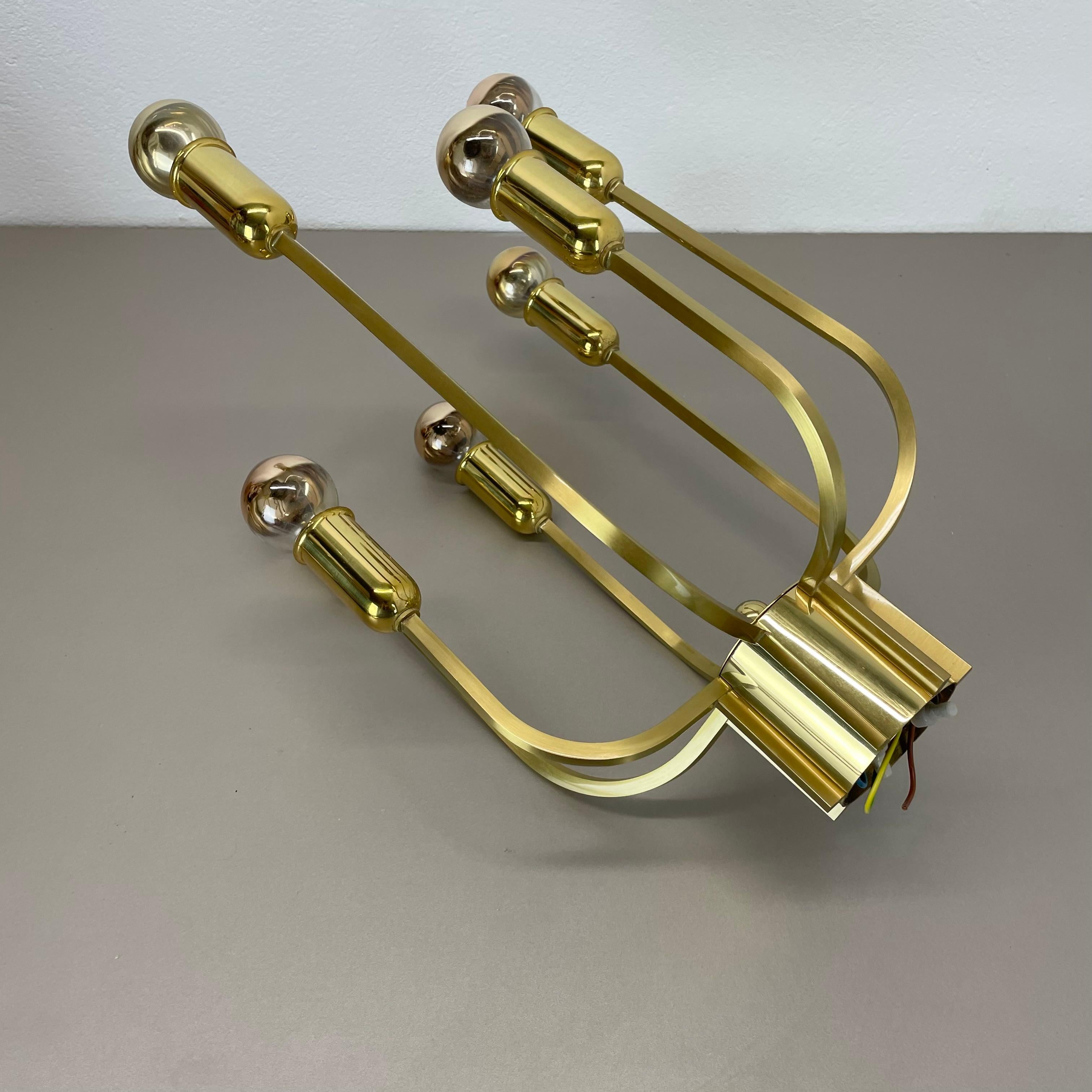 Grande plafoniera CUBIC in ottone a 7 lampadine in stile Stilnovo, Italia anni '70 in vendita 9