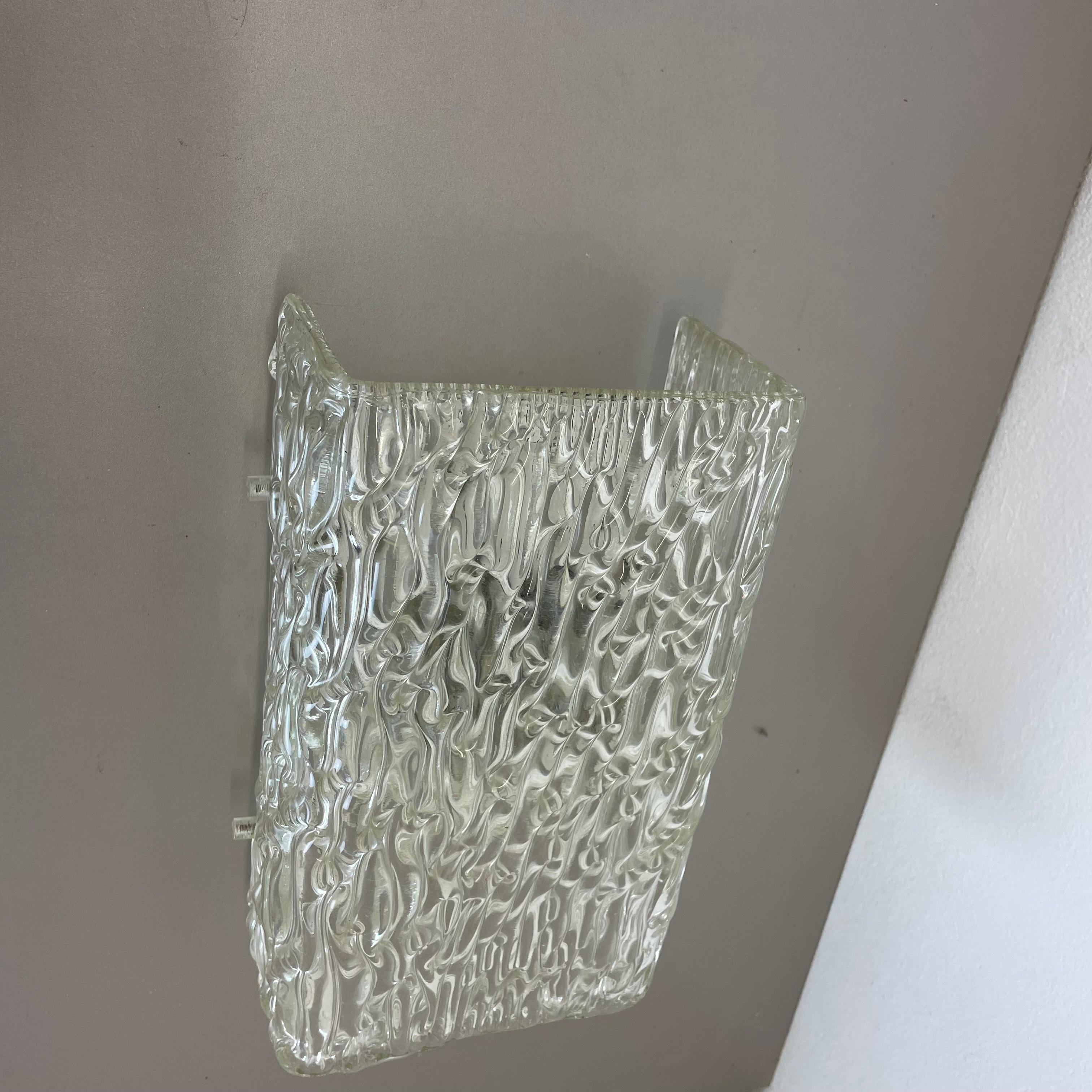 Large Cubic Hollywood Regency Ice Glass Wall Light Made by Kalmar Lights, 1960s In Good Condition For Sale In Kirchlengern, DE
