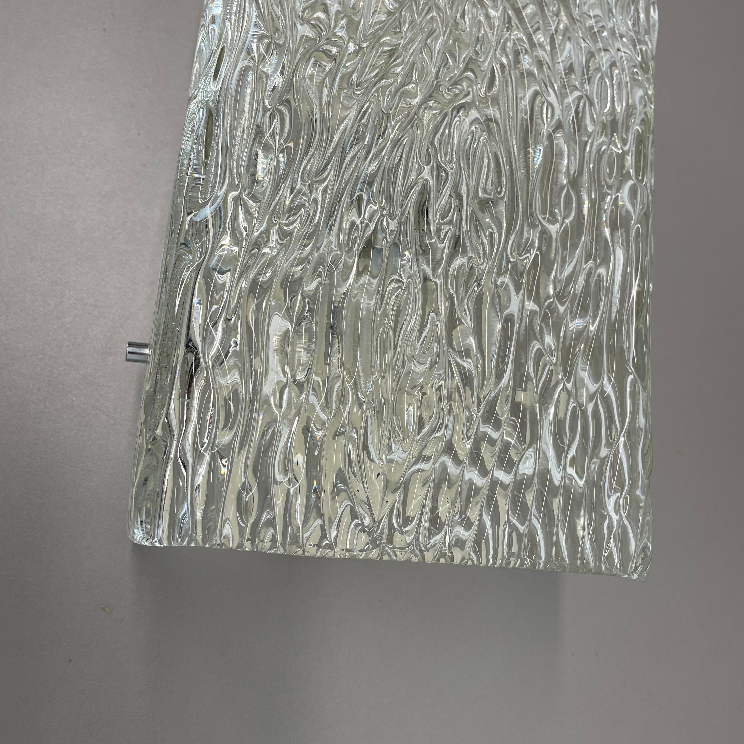 Grande applique cubica in vetro ghiaccio Hollywood Regency realizzata da Kalmar Lighting, anni '60 in vendita 1