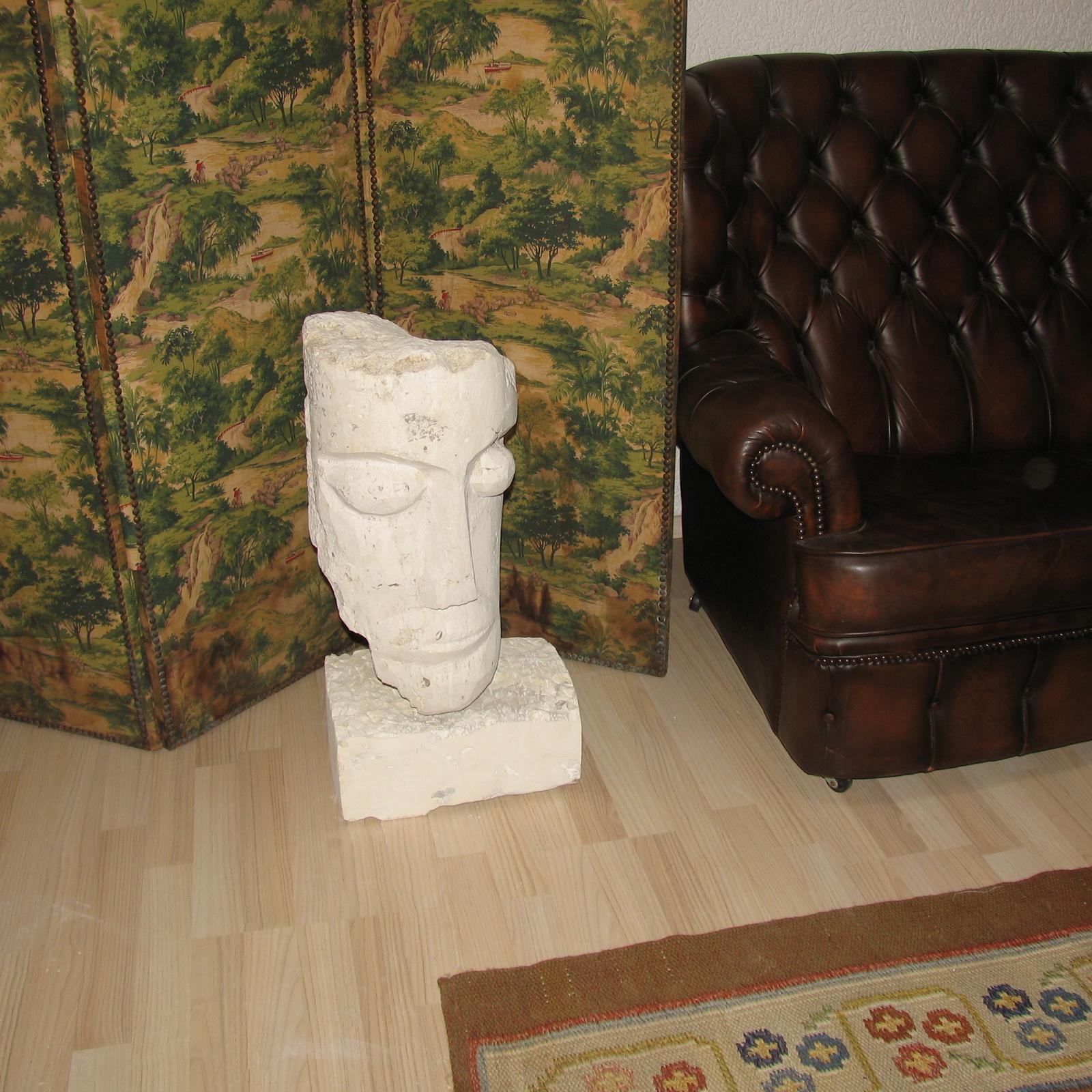 Impressive large sculpture realized in carved stone, circa 1960s.
The sculpture is depicting a man with a very strong facial expression.
Extremely heavy, needs crate for shipping, which will be added to the shipping price.

Dimensions:
Measures: