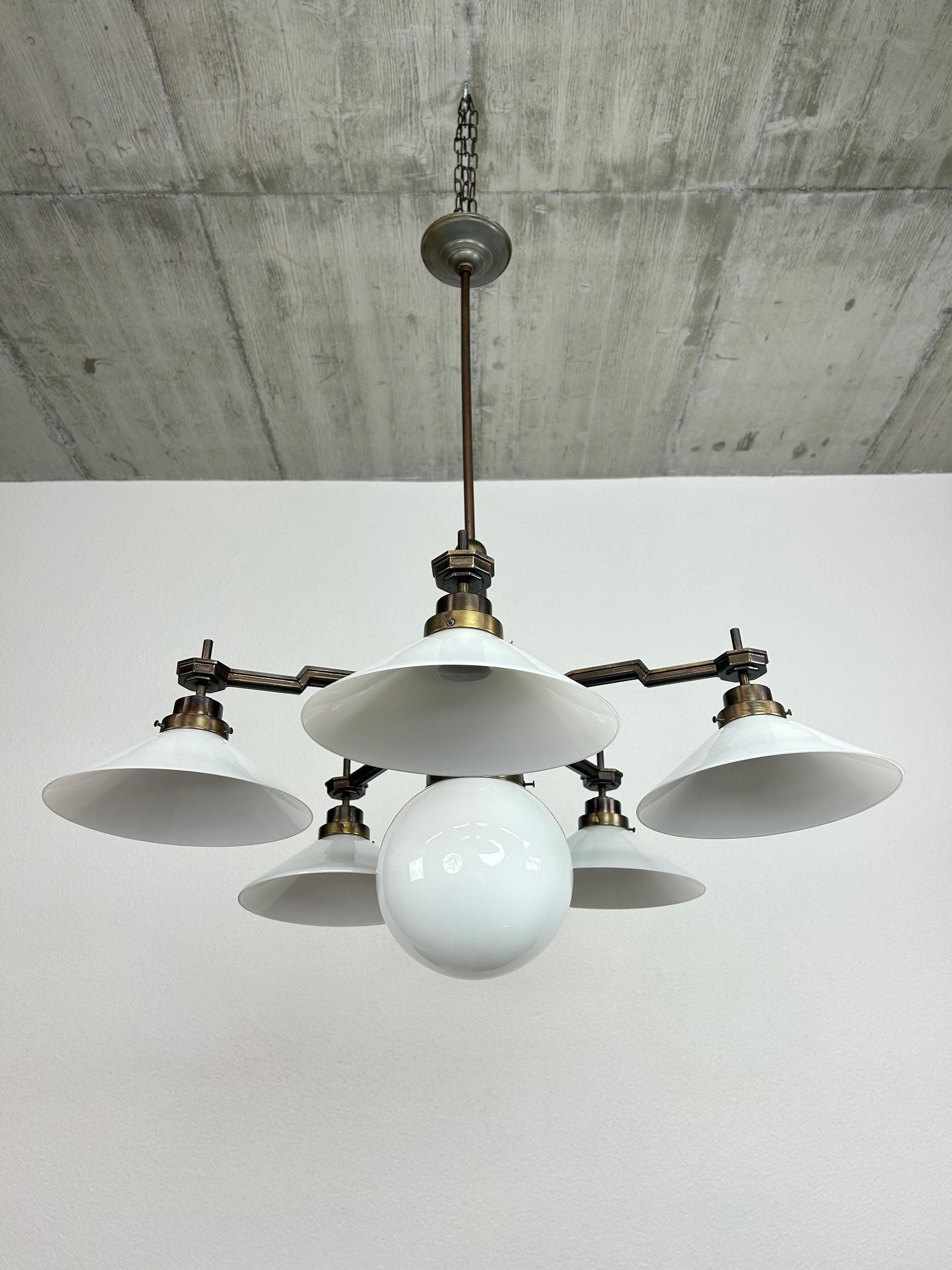 Großer kubistischer Kronleuchter (Art déco) im Angebot