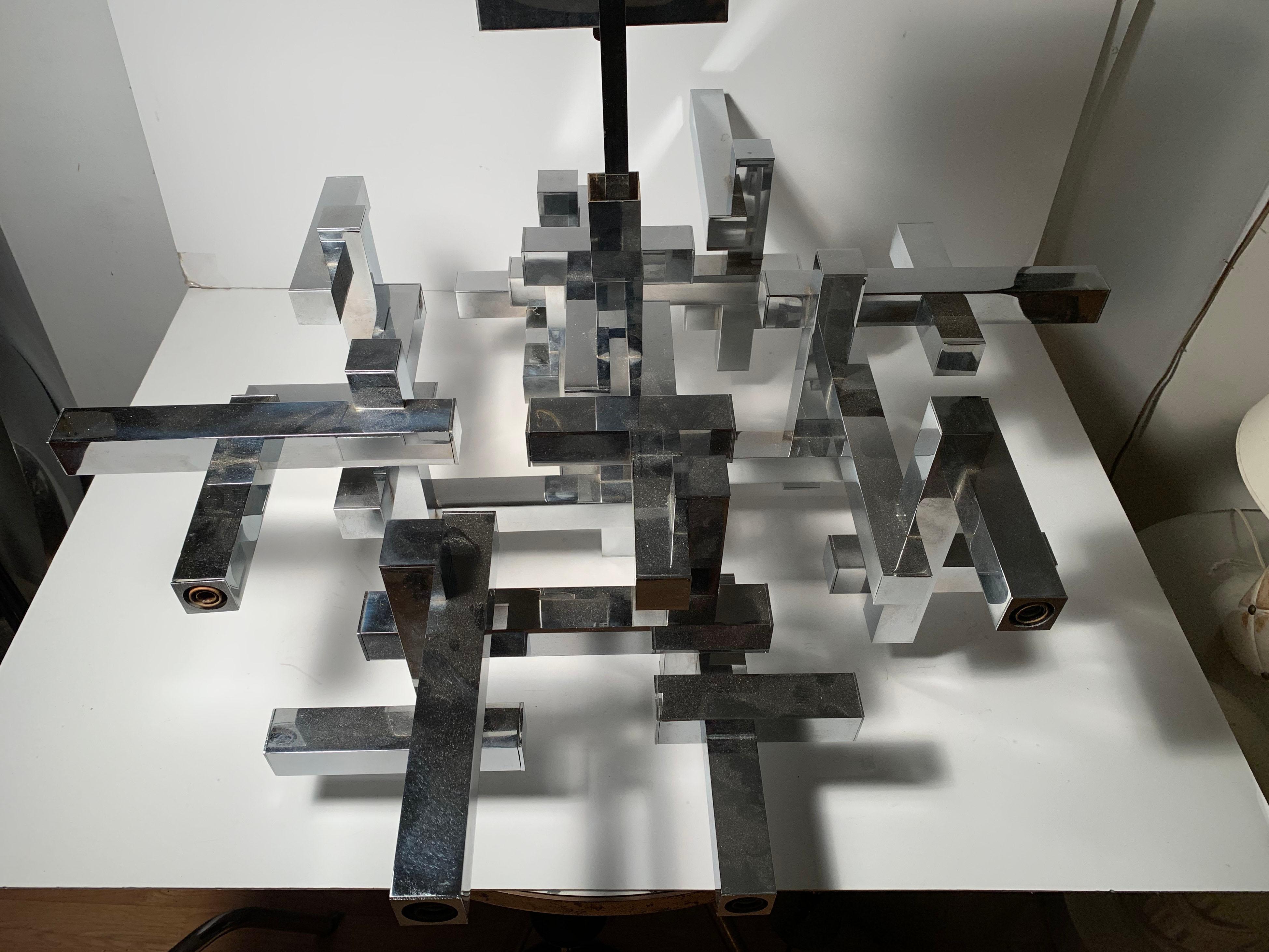 Italiano Grande lampadario cubista / ciondolo  Lampada scultura di Gaetano Sciolari in vendita