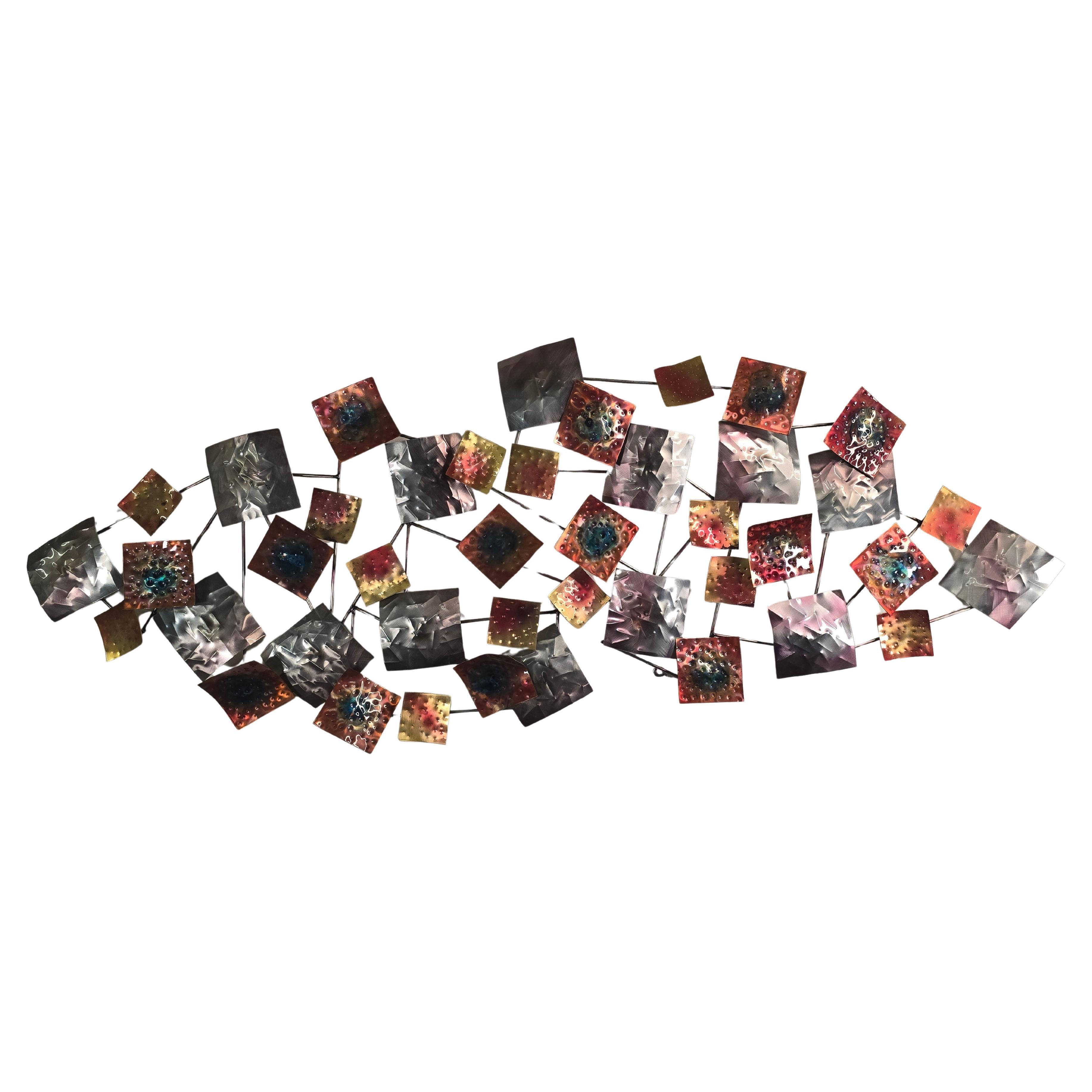 Colgante de pared grande de metal mixto Curtis Jere