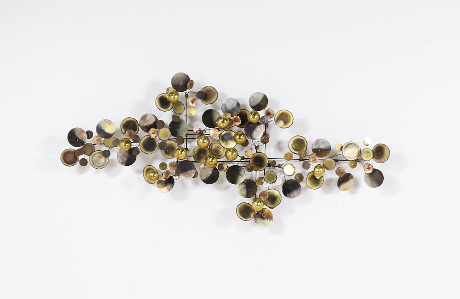 Large and playful ‘Raindrops’ sculpture designed by Curtis Jere in the United States for Artisan House. This monumental sculpture features polished and burnished chromed metal discs with various hues of patina, creating a delicate and charming