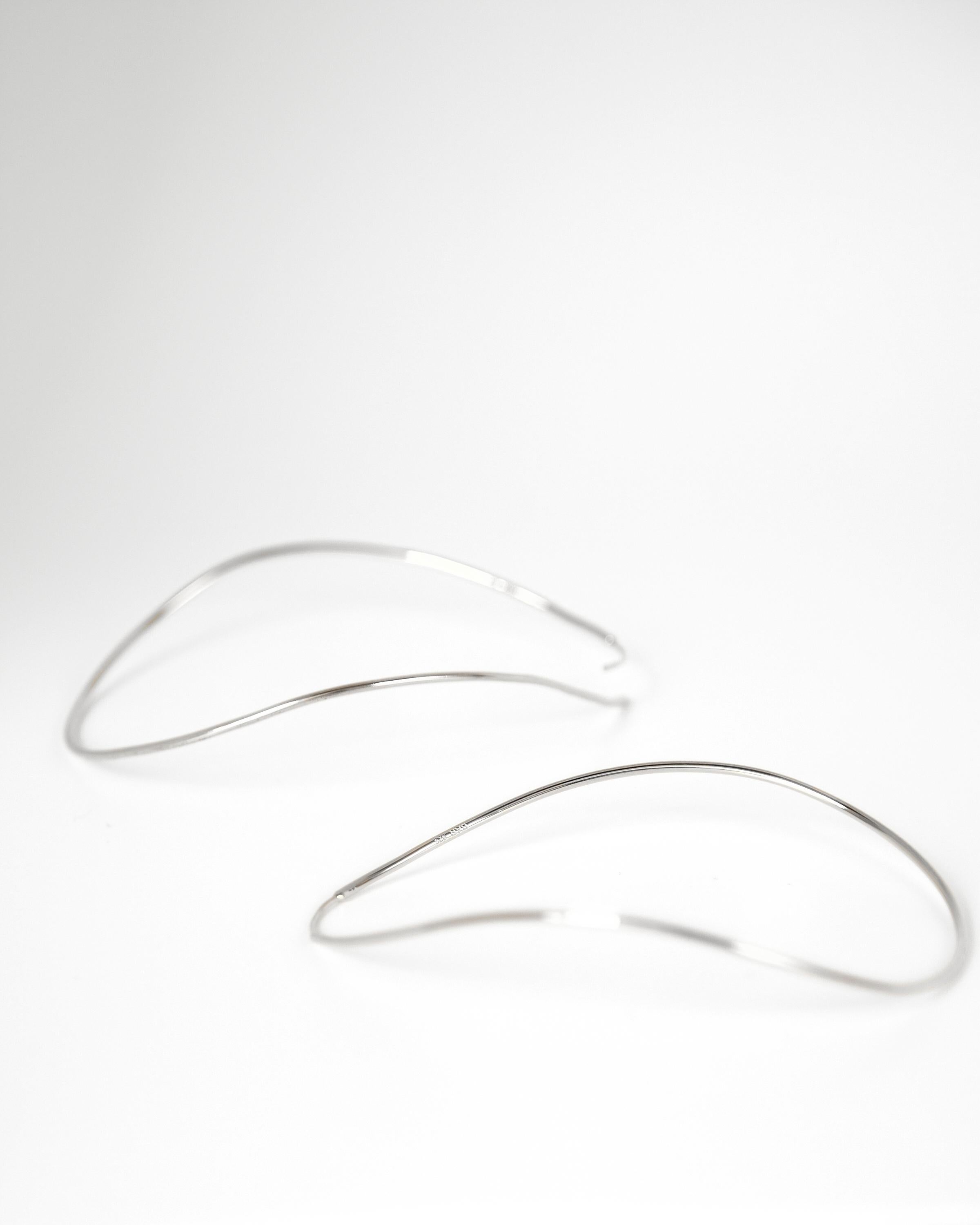 Large Curve Silhouette Hoop Earrings in Recycled Silver  In New Condition For Sale In London, GB