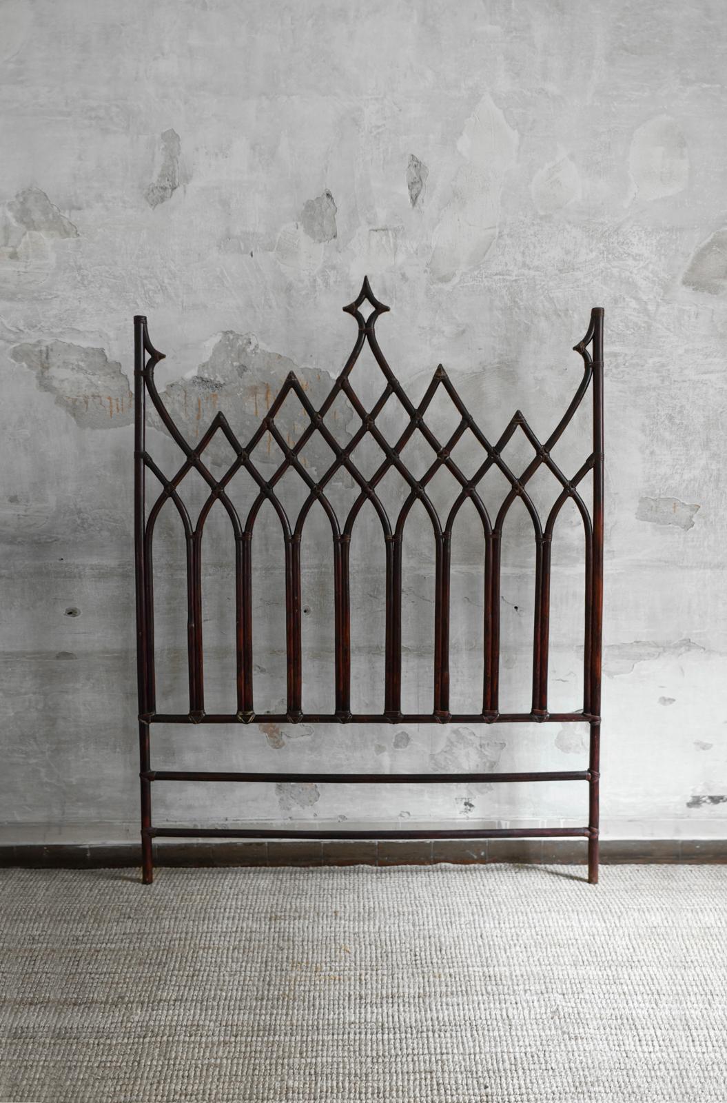 Large curved bamboo headboard – Lyda Levi for Mcguire San Francisco, 1970
Product Details
Dark finish, with leather bindings
Dimensions: 155 W × 206 H × 4 D cm